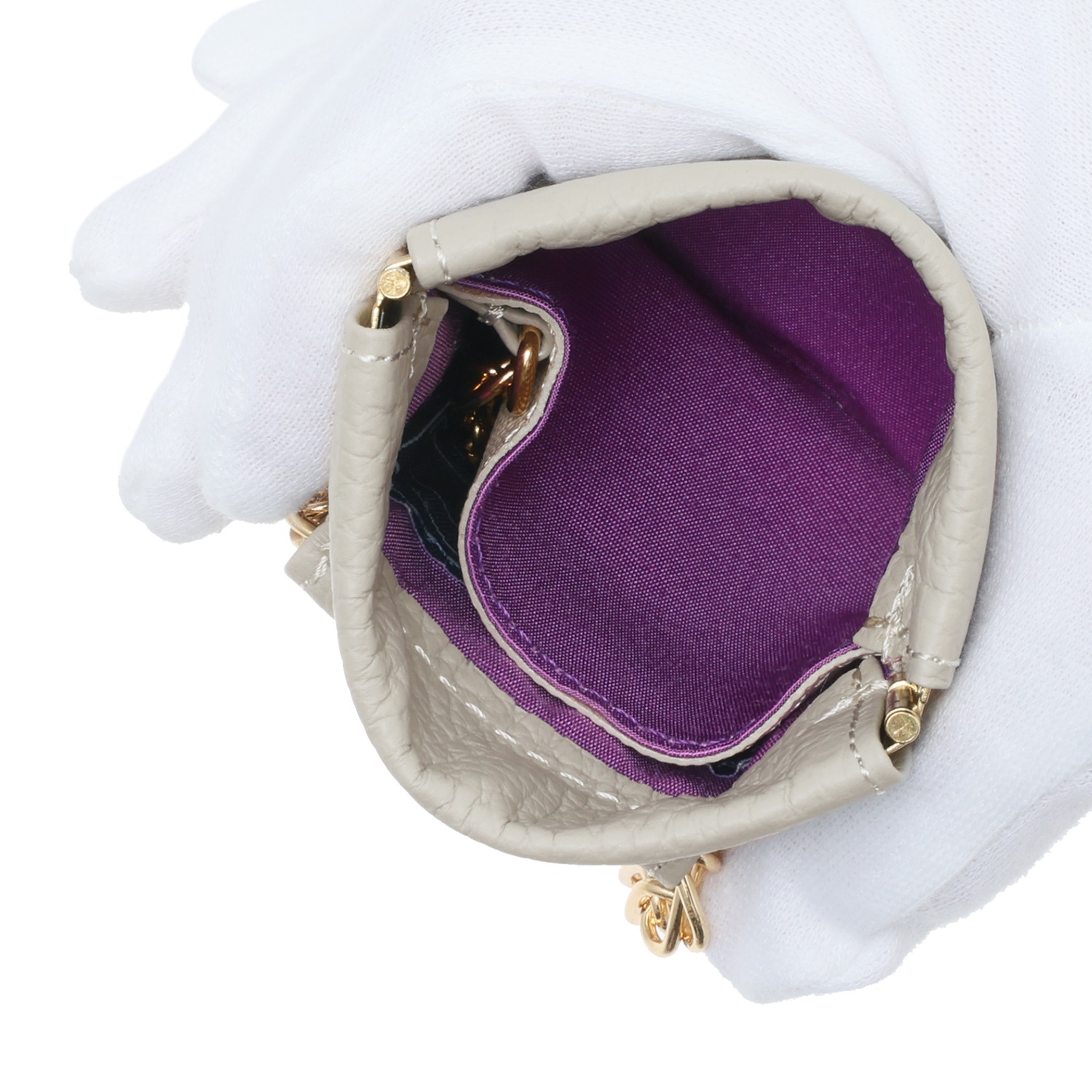 エーディーエムジェイ ＴＨＥ　ＢＥＥ 牛革シュリンク型押し チャームパス