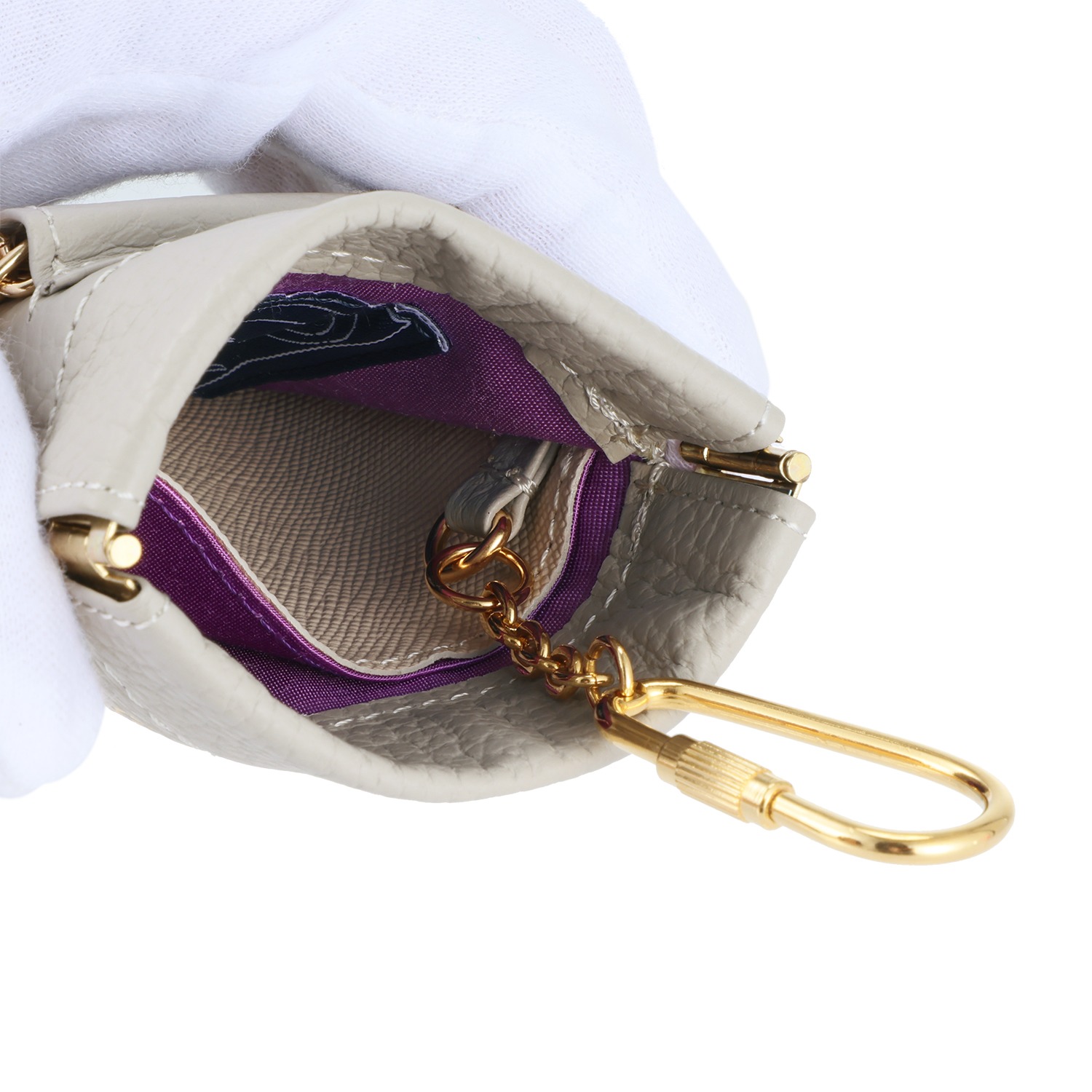 エーディーエムジェイ ＴＨＥ　ＢＥＥ 牛革シュリンク型押し チャームパス