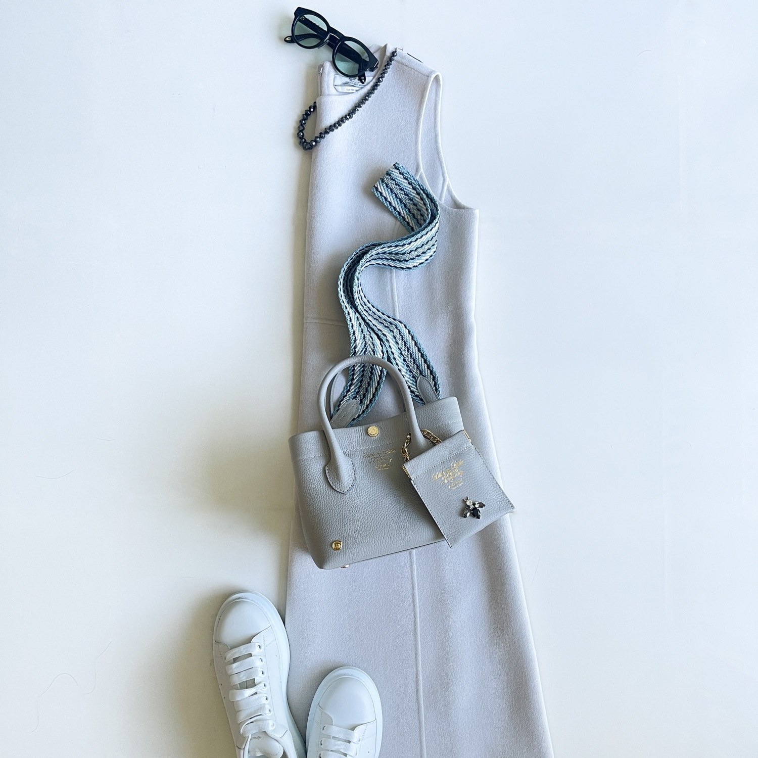 エーディーエムジェイ ＴＨＥ　ＢＥＥ 牛革シュリンク型押し チャームパス