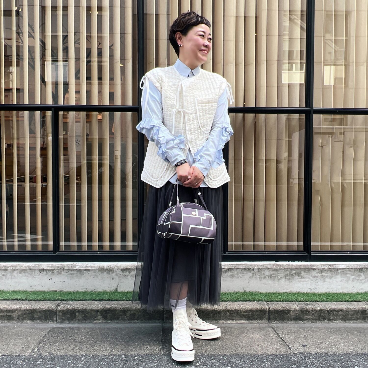 シビラ はっ水 半月ポーチバッグ＆ チェーン付ミラー