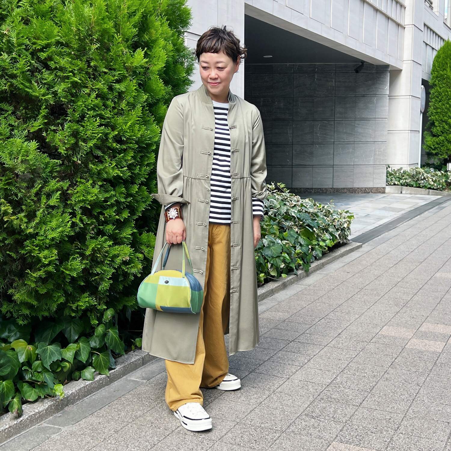 シビラ はっ水 半月ポーチバッグ＆ チェーン付ミラー