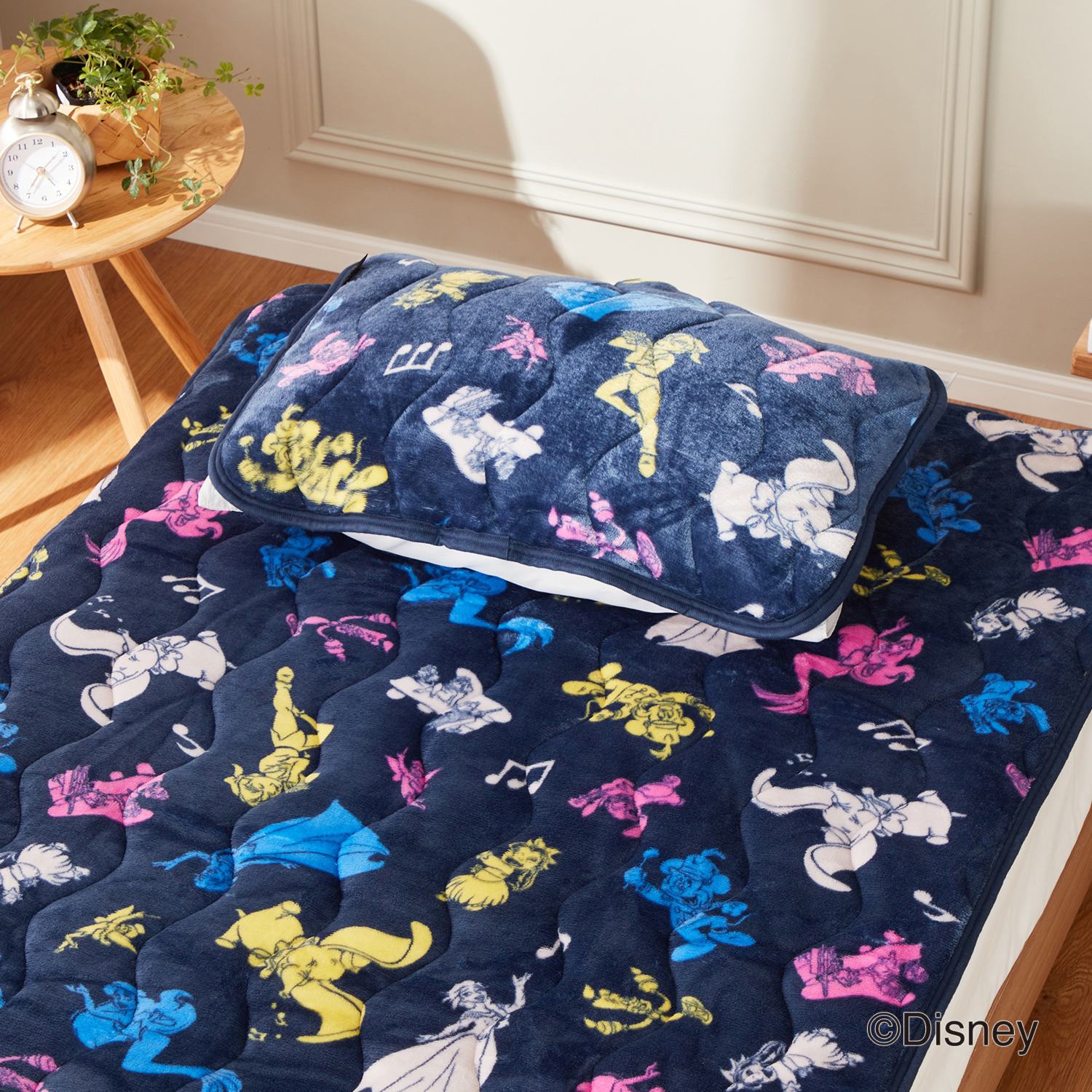 ディズニー 創立１００周年モデル 名作キャラクター大集合！ モコモコ暖か寝具 ３点セット＜シングル＞