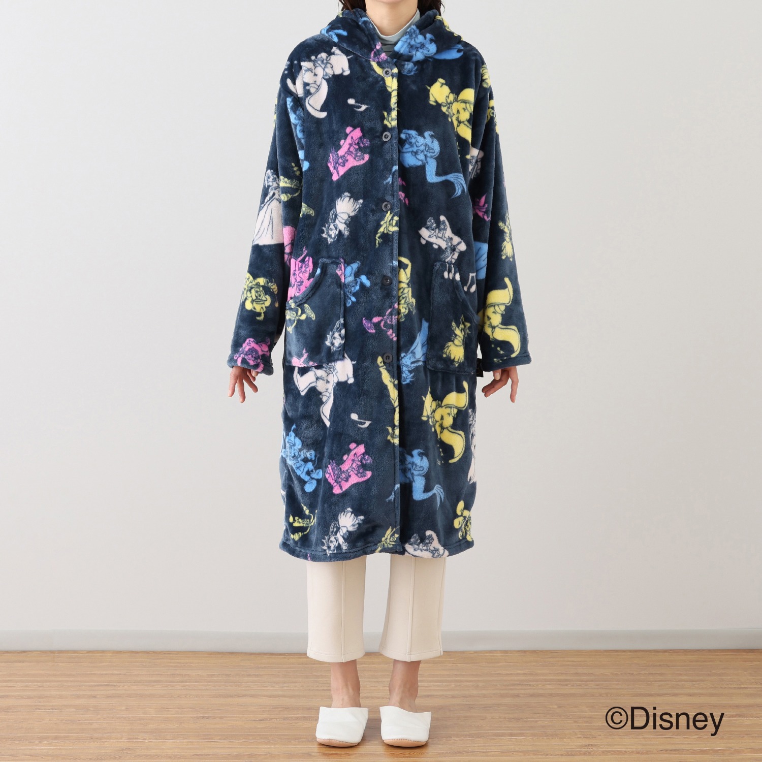 ディズニー 創立１００周年モデル 名作キャラクター大集合！ モコモコ暖か着る毛布