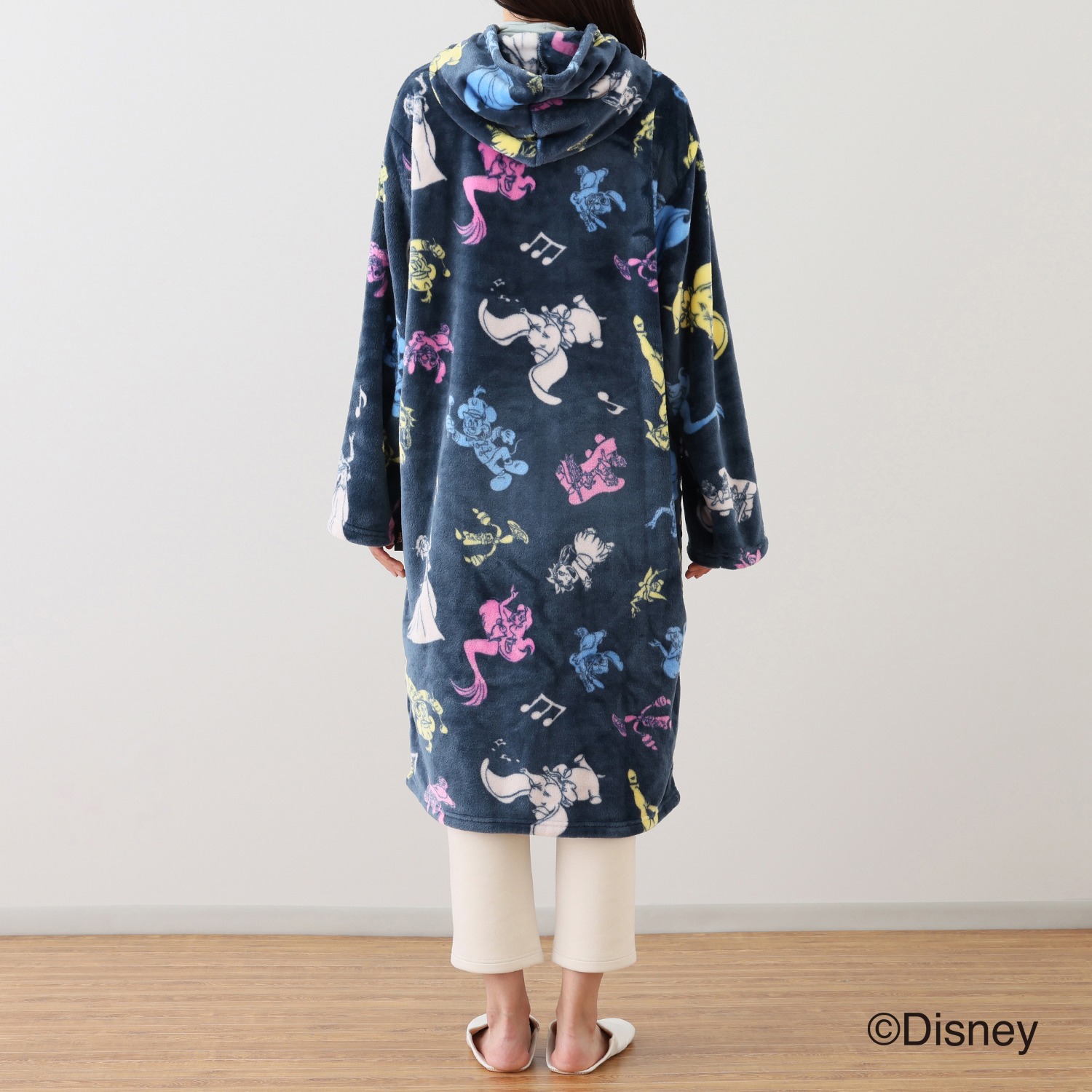 ディズニー 創立１００周年モデル 名作キャラクター大集合！ モコモコ暖か着る毛布