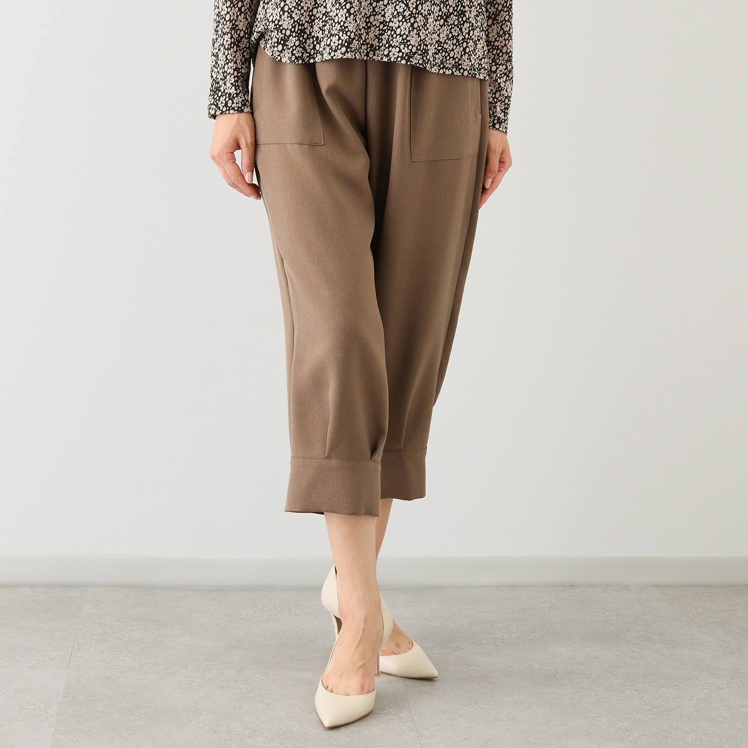 ダジュール 裾タックデザインパンツ