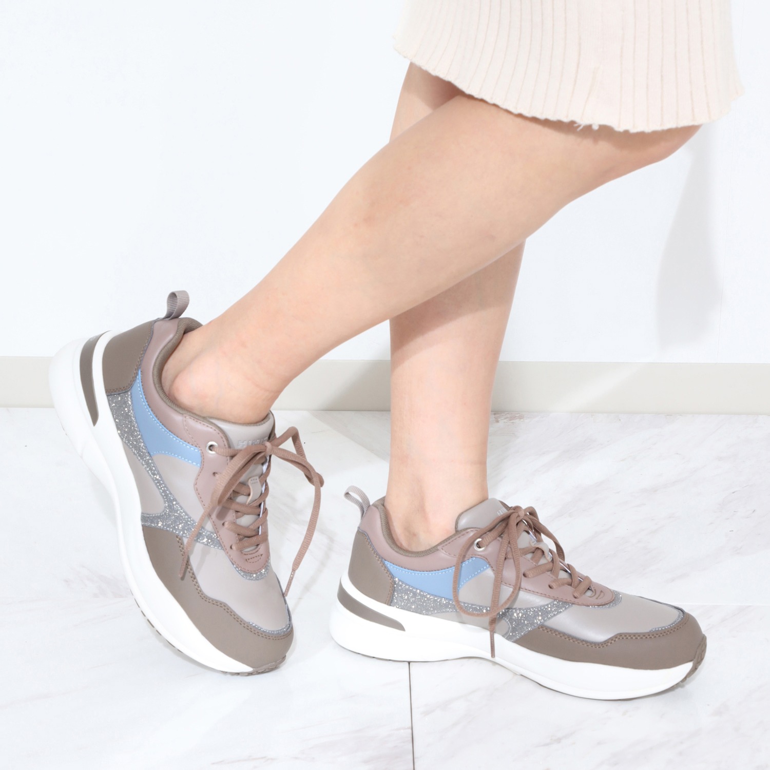 卑弥呼 はっ水アクションレザー グリッター軽量スニーカー