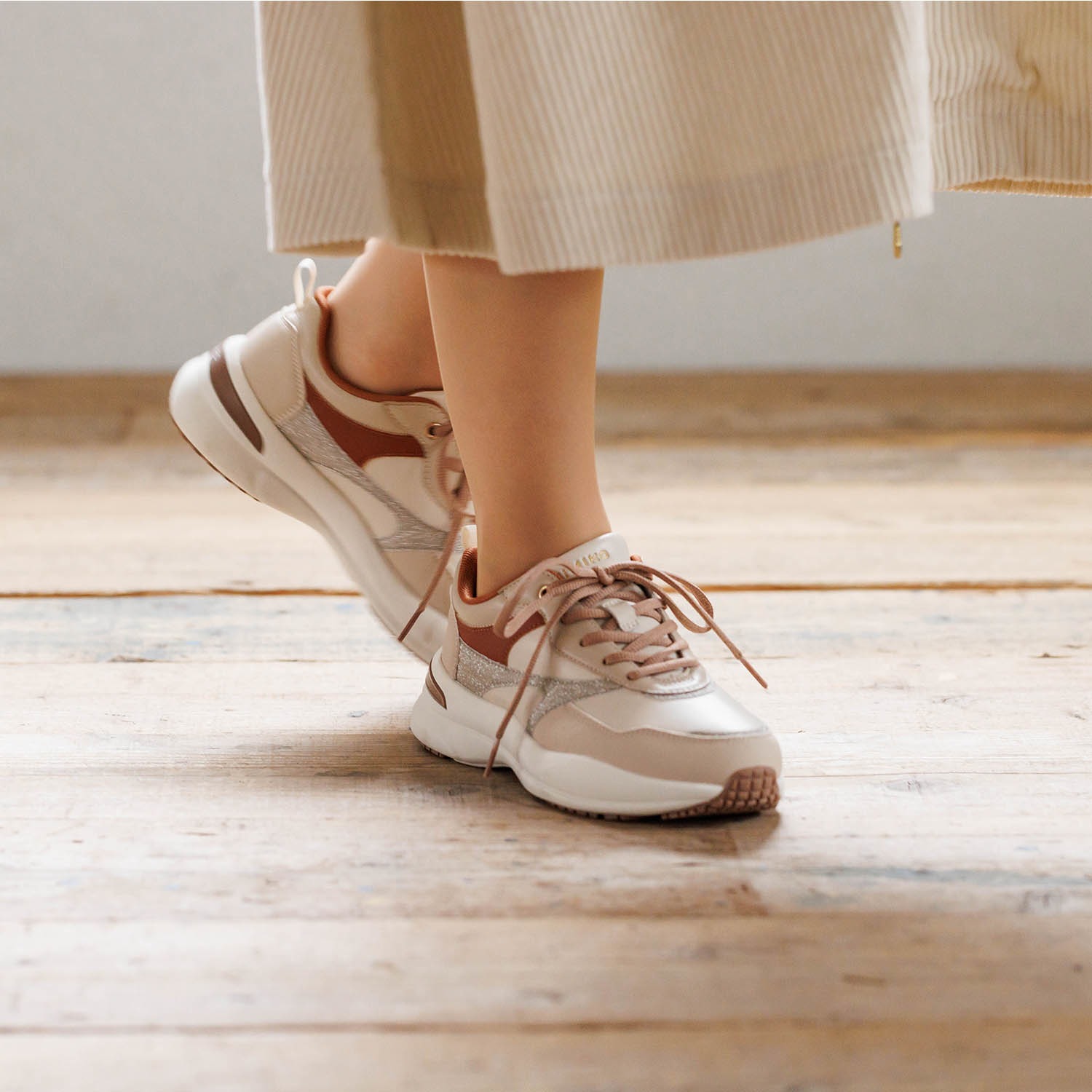 卑弥呼 はっ水アクションレザー グリッター軽量スニーカー