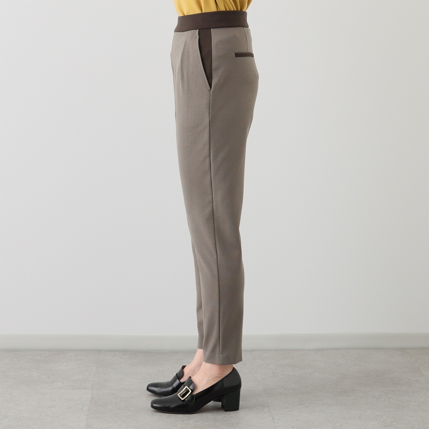 上質ごこち 尾州のこだわり ＭＩＹＡＢＩ バイカラー あたたかテーパードパンツ