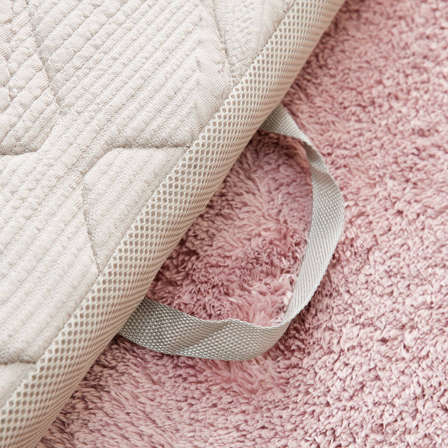 贅沢な厚みと弾力性で、 リビングの寛ぎシーンを 快適に♪ 通気性抜群 ブレスエアーレガリス マルチマットレス