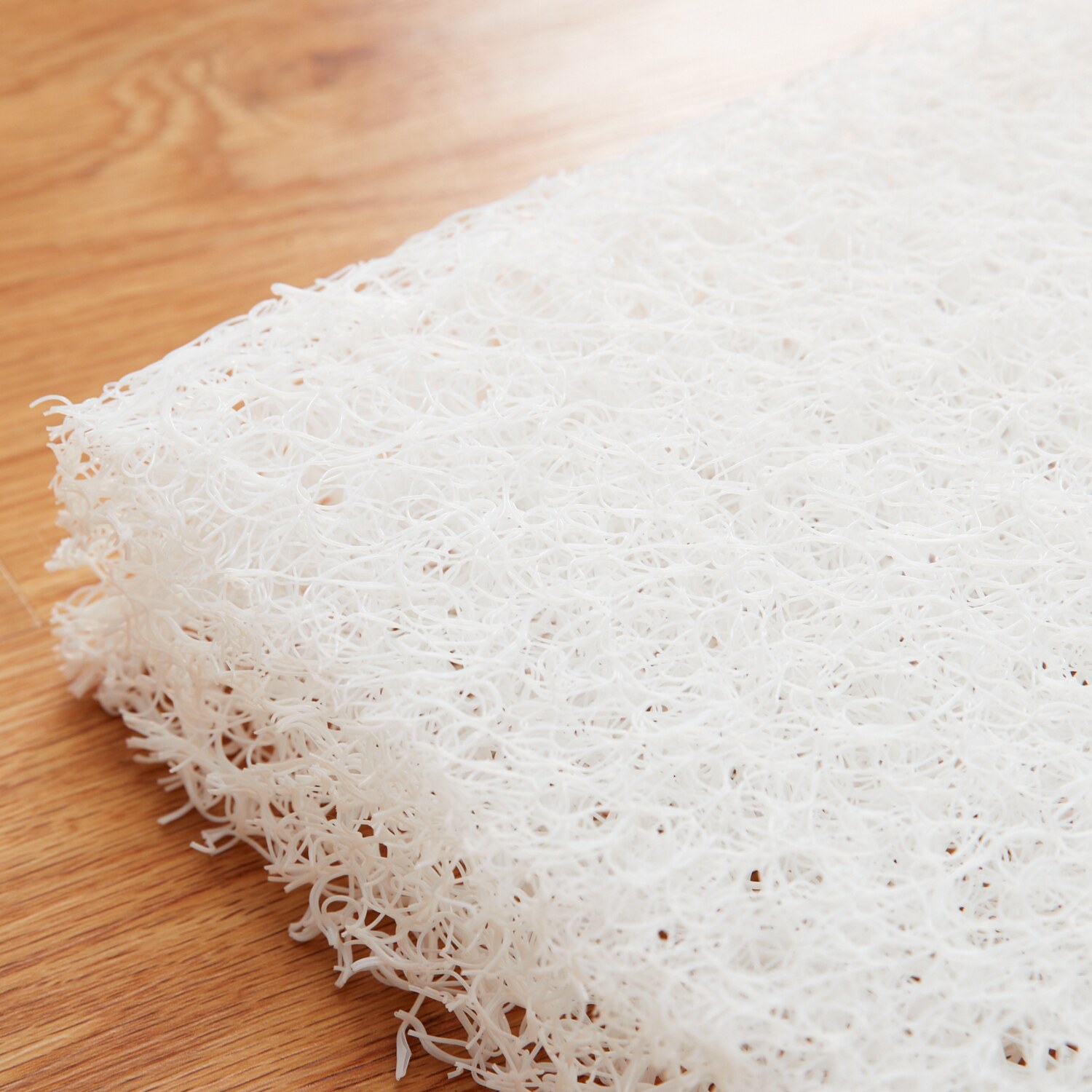 贅沢な厚みと弾力性で、 リビングの寛ぎシーンを 快適に♪ 通気性抜群 ブレスエアーレガリス マルチマットレス