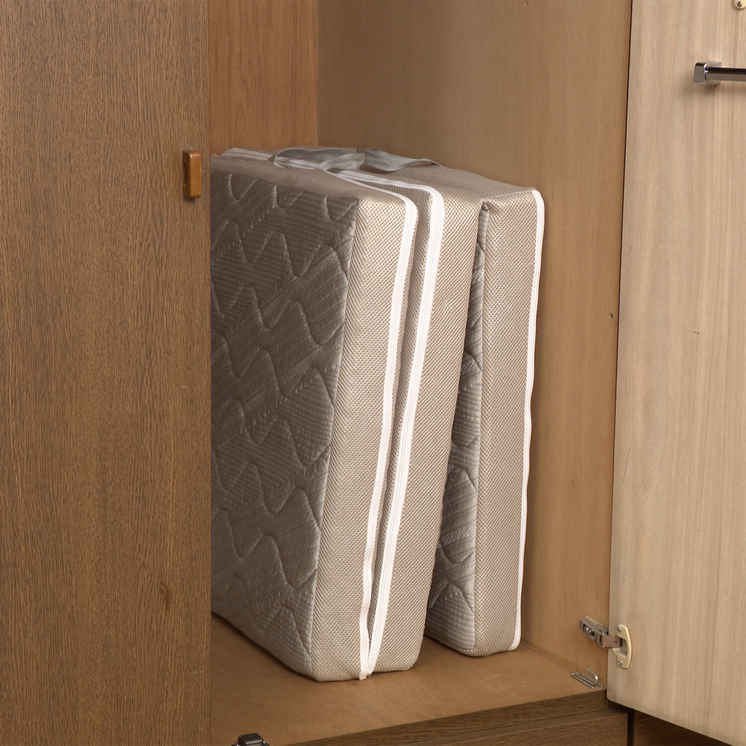 贅沢な厚みと弾力性で、 リビングの寛ぎシーンを 快適に♪ 通気性抜群 ブレスエアーレガリス マルチマットレス