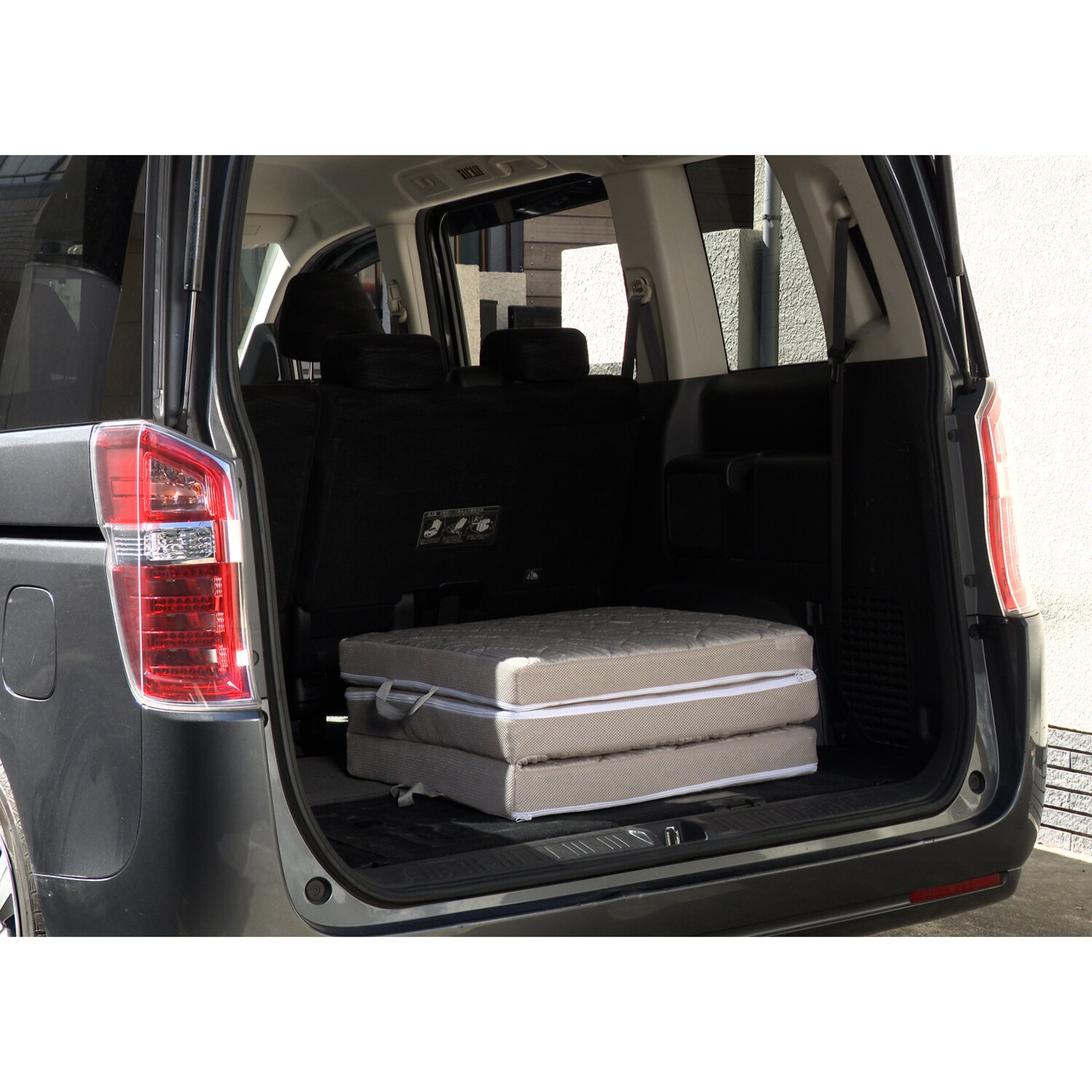 贅沢な厚みと弾力性で、 リビングの寛ぎシーンを 快適に♪ 通気性抜群 ブレスエアーレガリス マルチマットレス