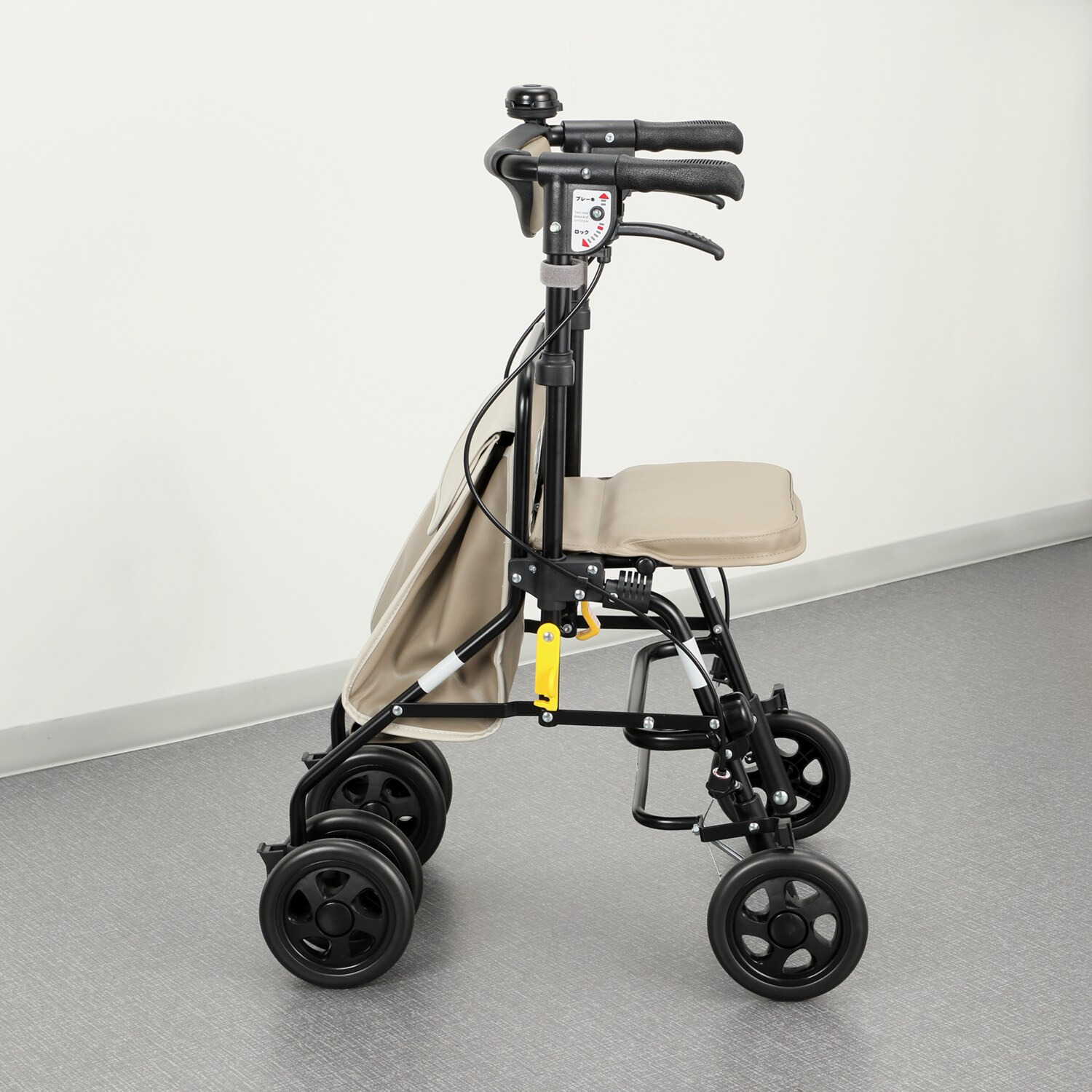 歩くことが楽しく快適に！ シルバーカー エアウォーカー 牛革調デザイン ＜大型保冷バッグタイプ＞