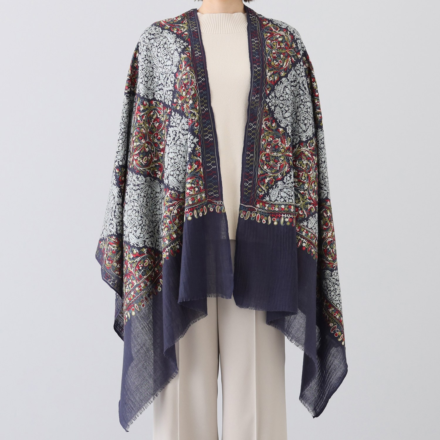 トレエッセ ウール１００％ やわらかエアリー インド刺しゅう 大判ストール