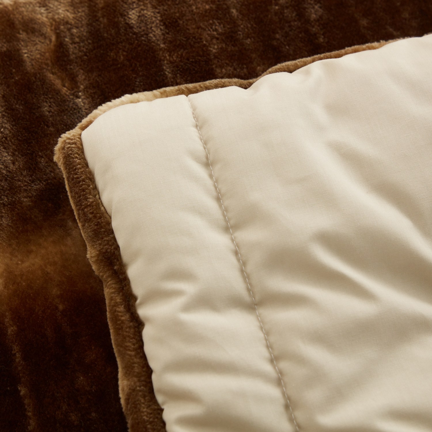 快眠博士 ダブル発熱で極上の暖かさ カルドニード・ノッテ３ リッチファー風 リビングマット ＜１８０×１８０ｃｍ＞