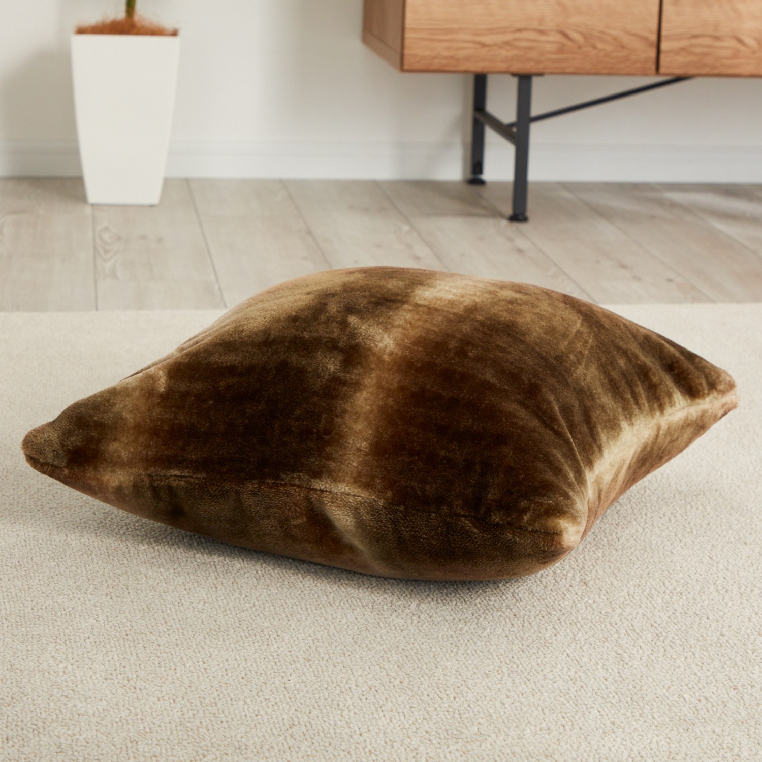 快眠博士 ダブル発熱で極上の暖かさ カルドニード・ノッテ３ リッチファー風クッション ＜４５×４５ｃｍ＞