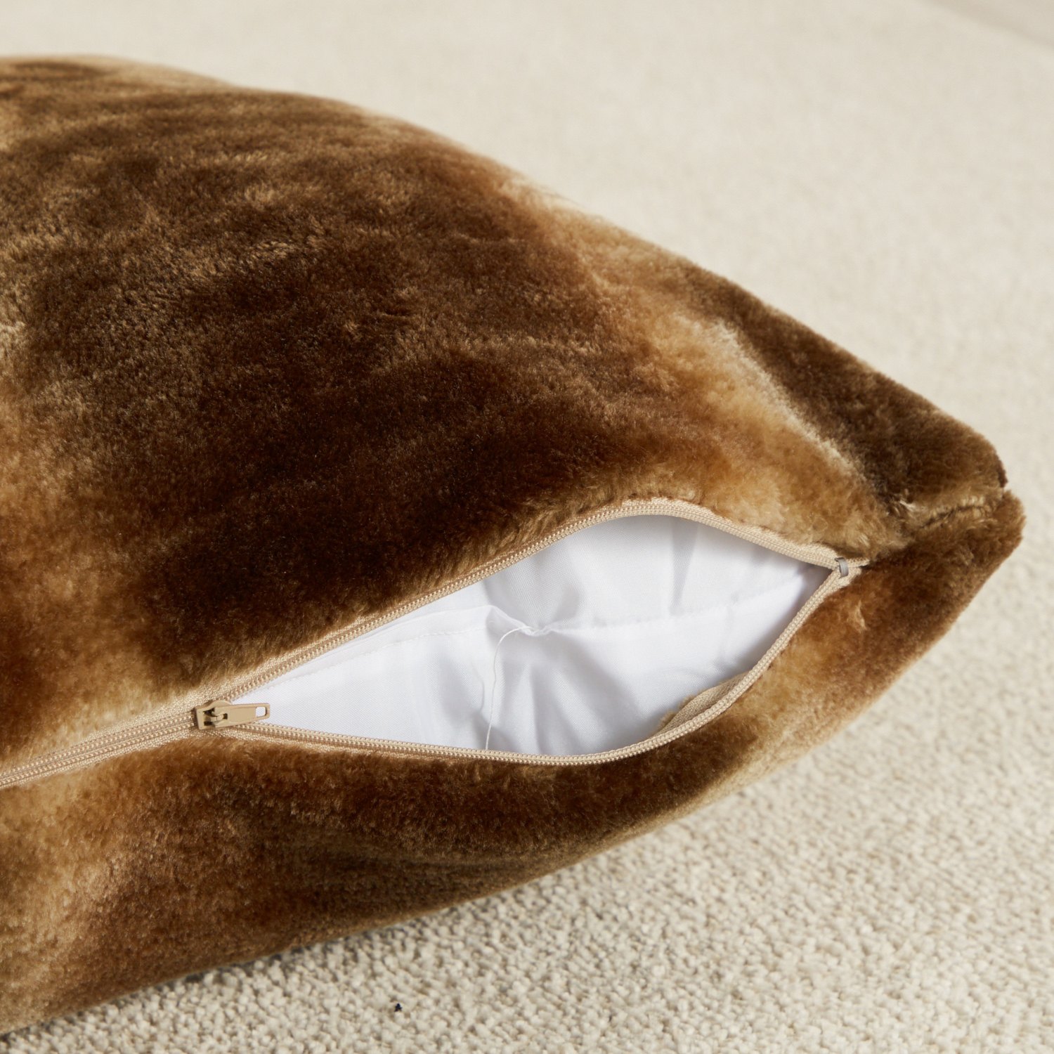 快眠博士 ダブル発熱で極上の暖かさ カルドニード・ノッテ３ リッチファー風クッション ＜４５×４５ｃｍ＞