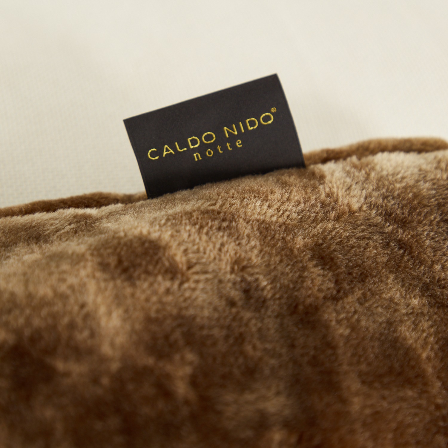 快眠博士 ダブル発熱で極上の暖かさ カルドニード・ノッテ３ リッチファー風クッション ＜６３×６３ｃｍ＞