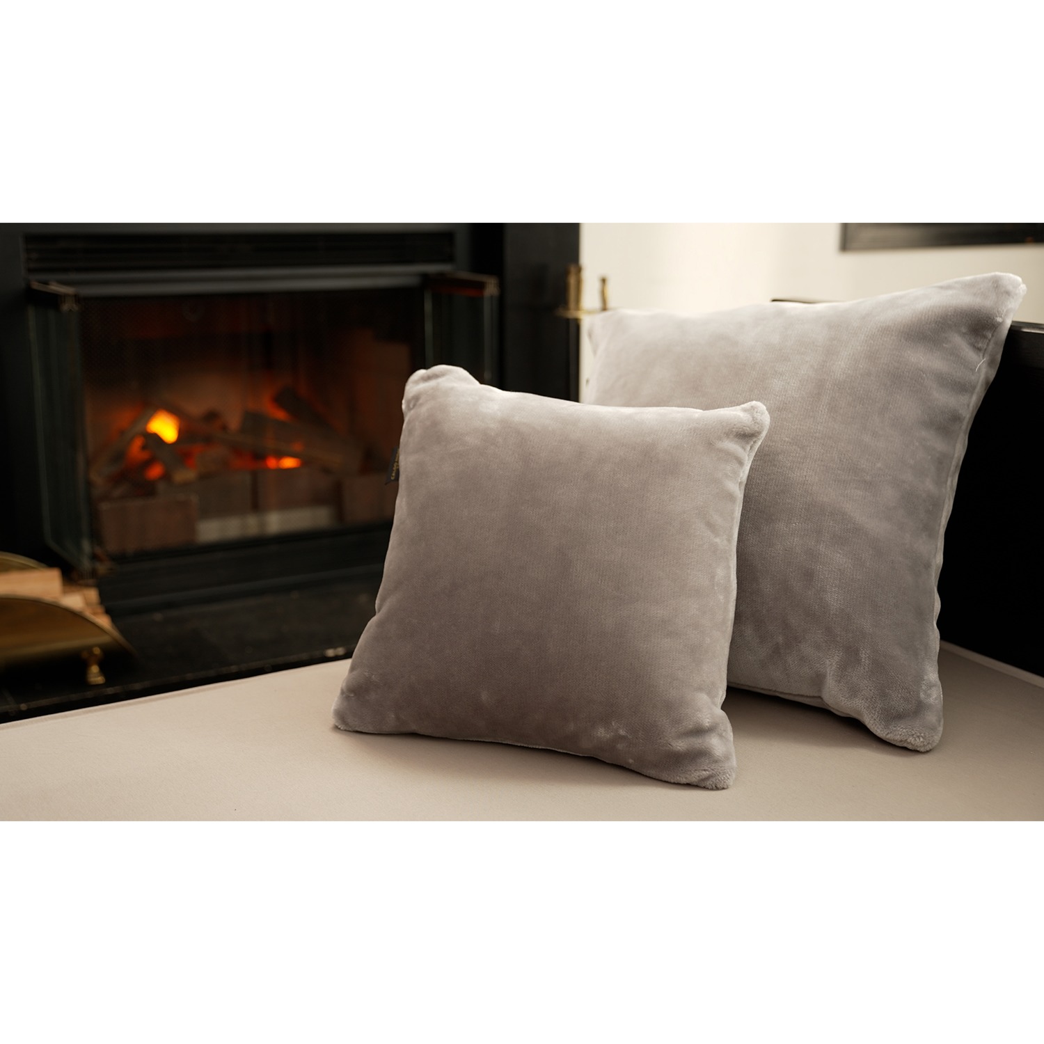 快眠博士 ダブル発熱で極上の暖かさ カルドニード・ノッテ３ リッチファー風クッション ＜６３×６３ｃｍ＞