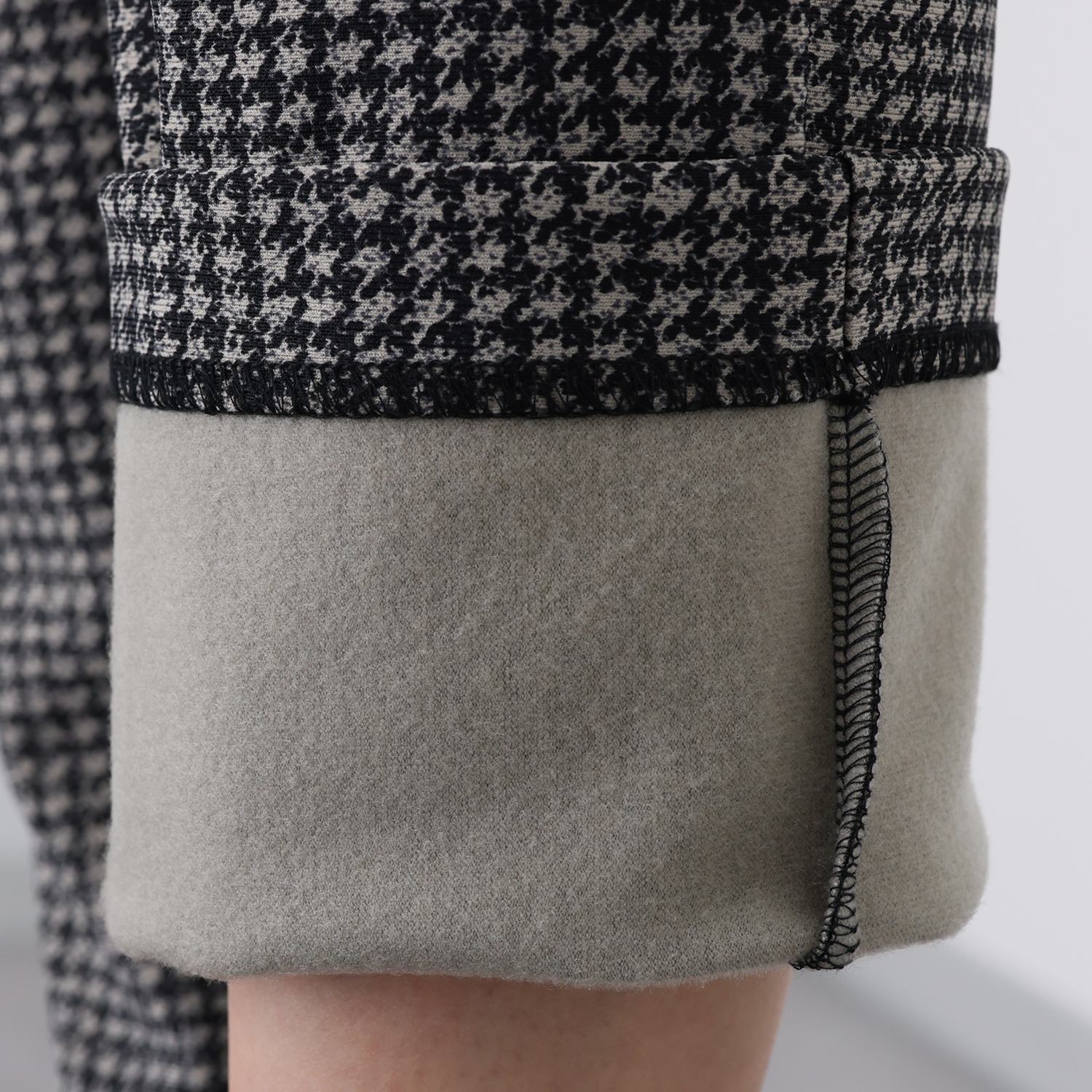 ピーツー 吸湿発熱・吸放湿　裏起毛 プリントストレートパンツ ＜股下６４ｃｍ＞