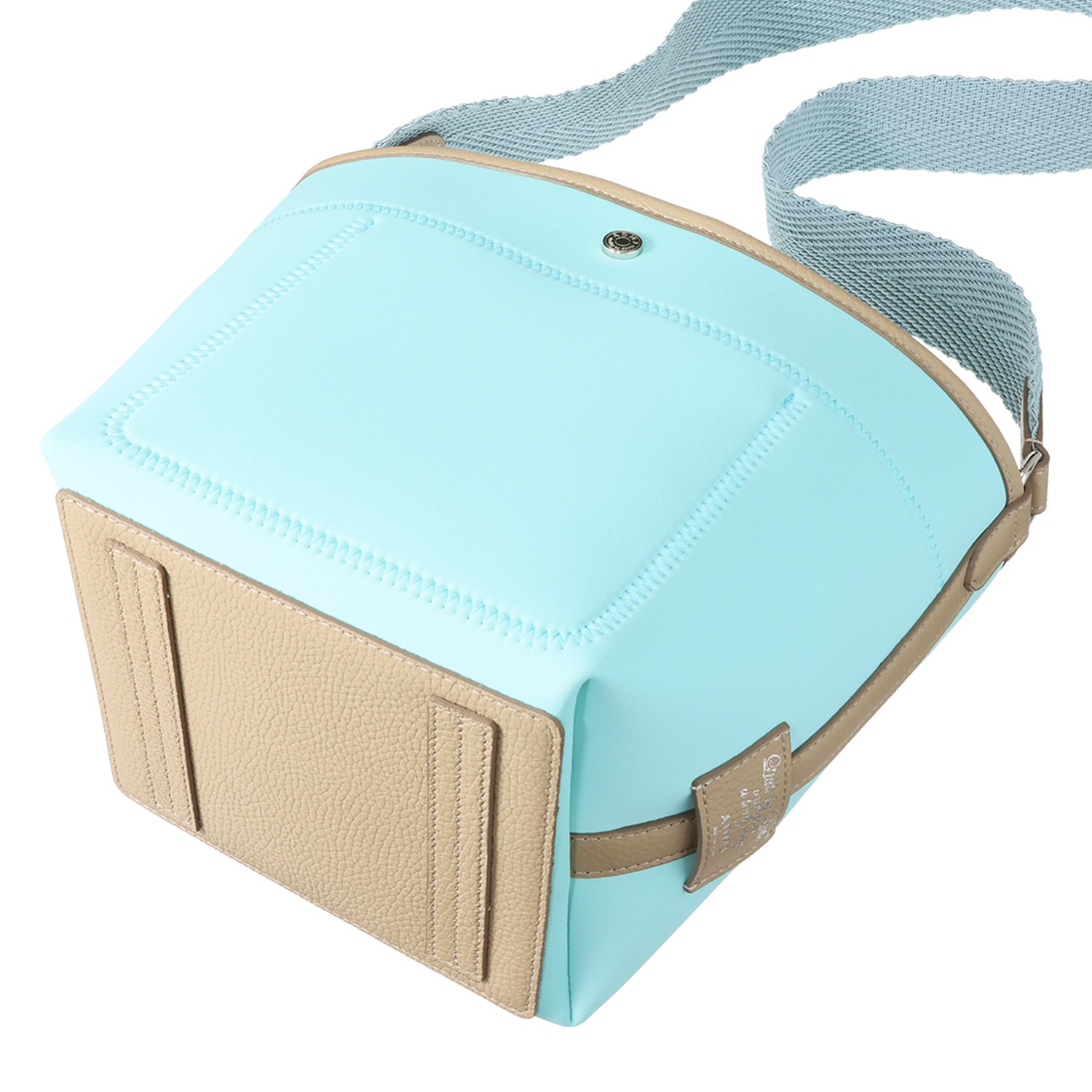 エーディーエムジェイ マジックライト クロスボディバッグ