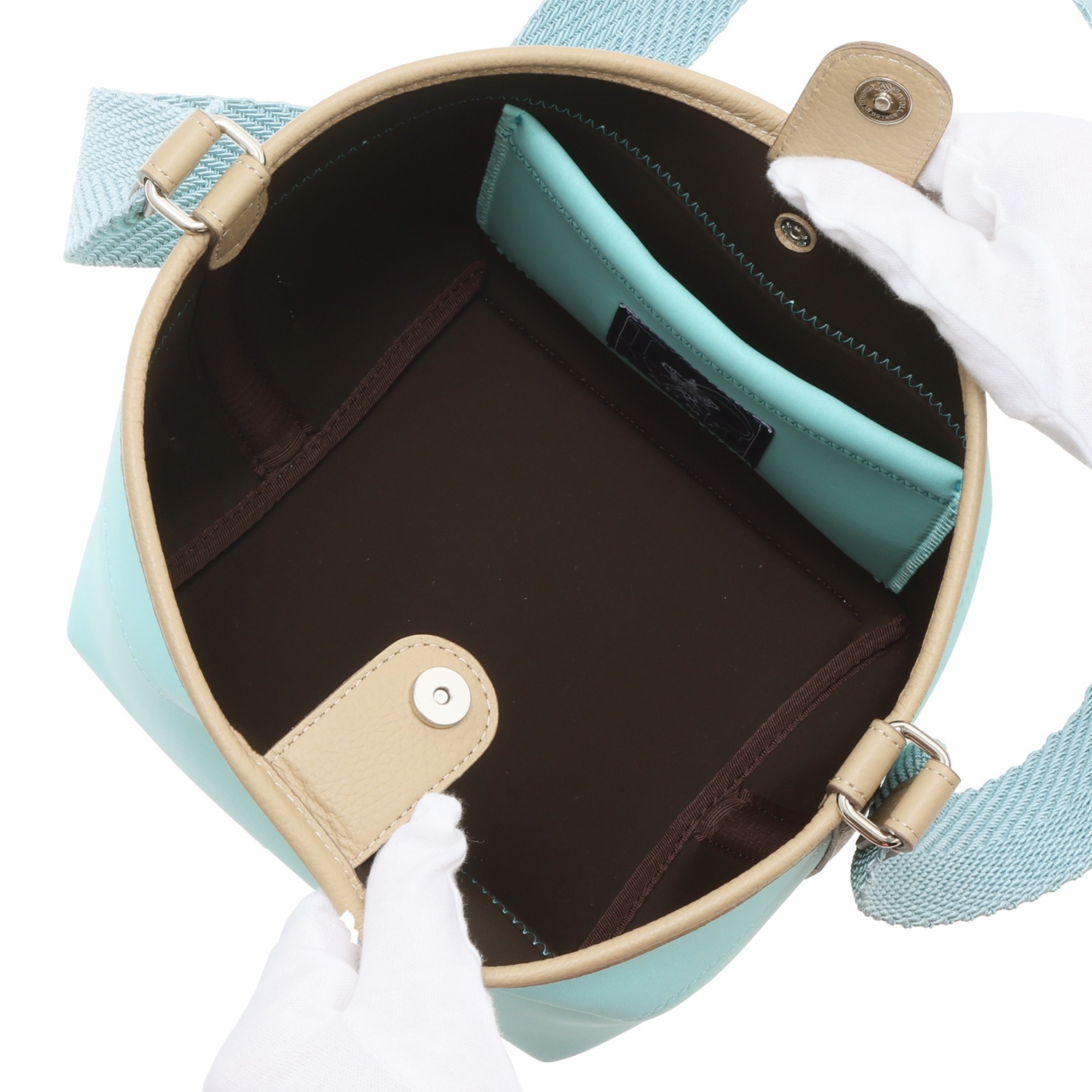 エーディーエムジェイ マジックライト クロスボディバッグ