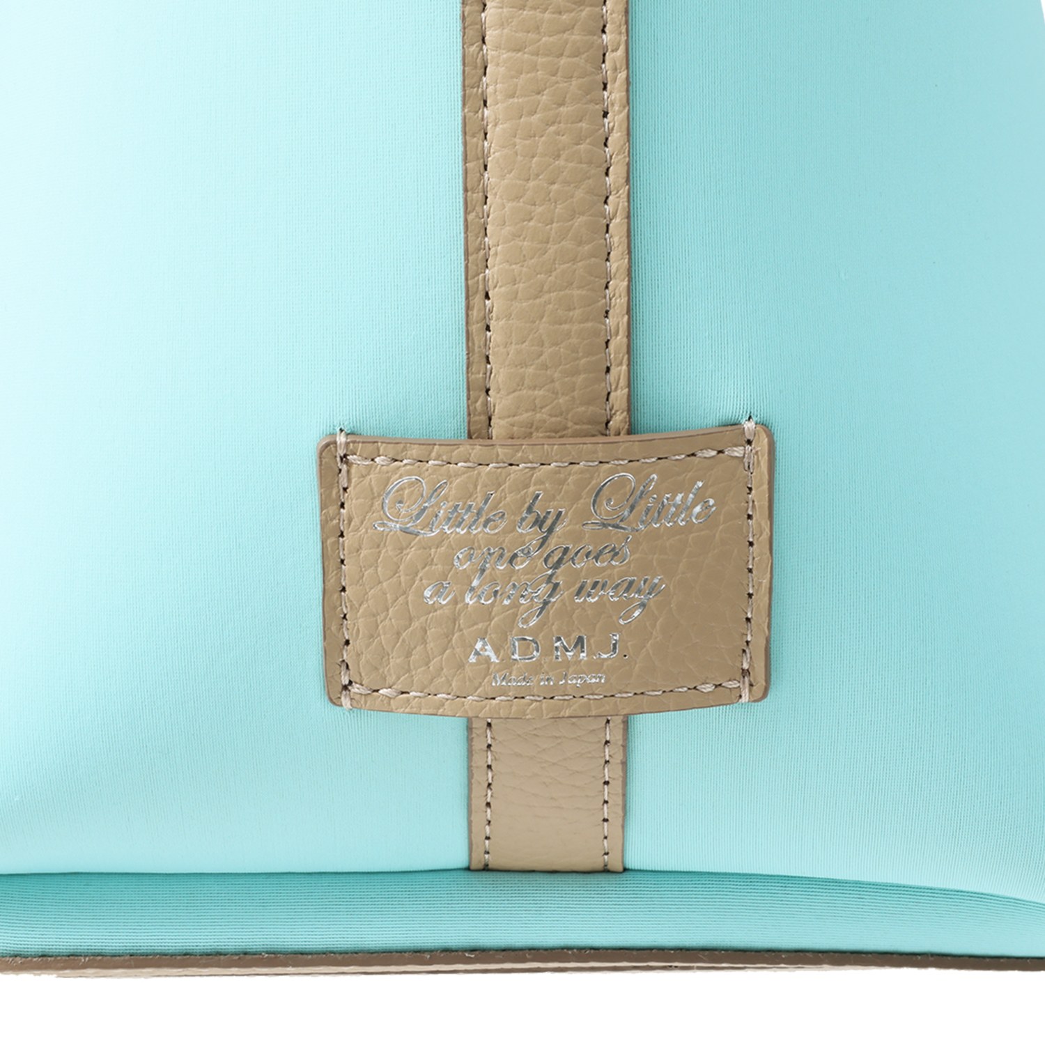 エーディーエムジェイ マジックライト クロスボディバッグ