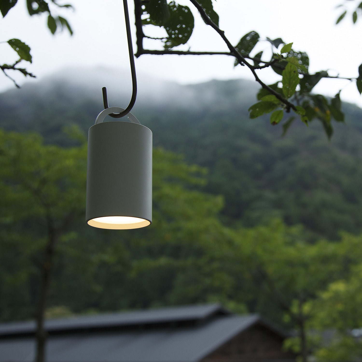 プラスマイナスゼロ 持つ・置く・吊るす・くっつけるの１台４役！ 充電式ＬＥＤマルチライト ＸＬＭ−Ｇ０１０