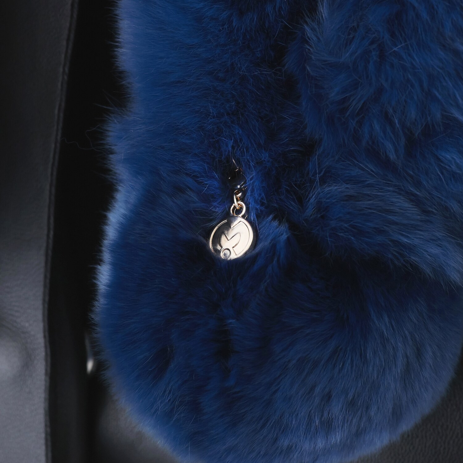 ミラ・ショーン チャーム付 レッキスマフラー