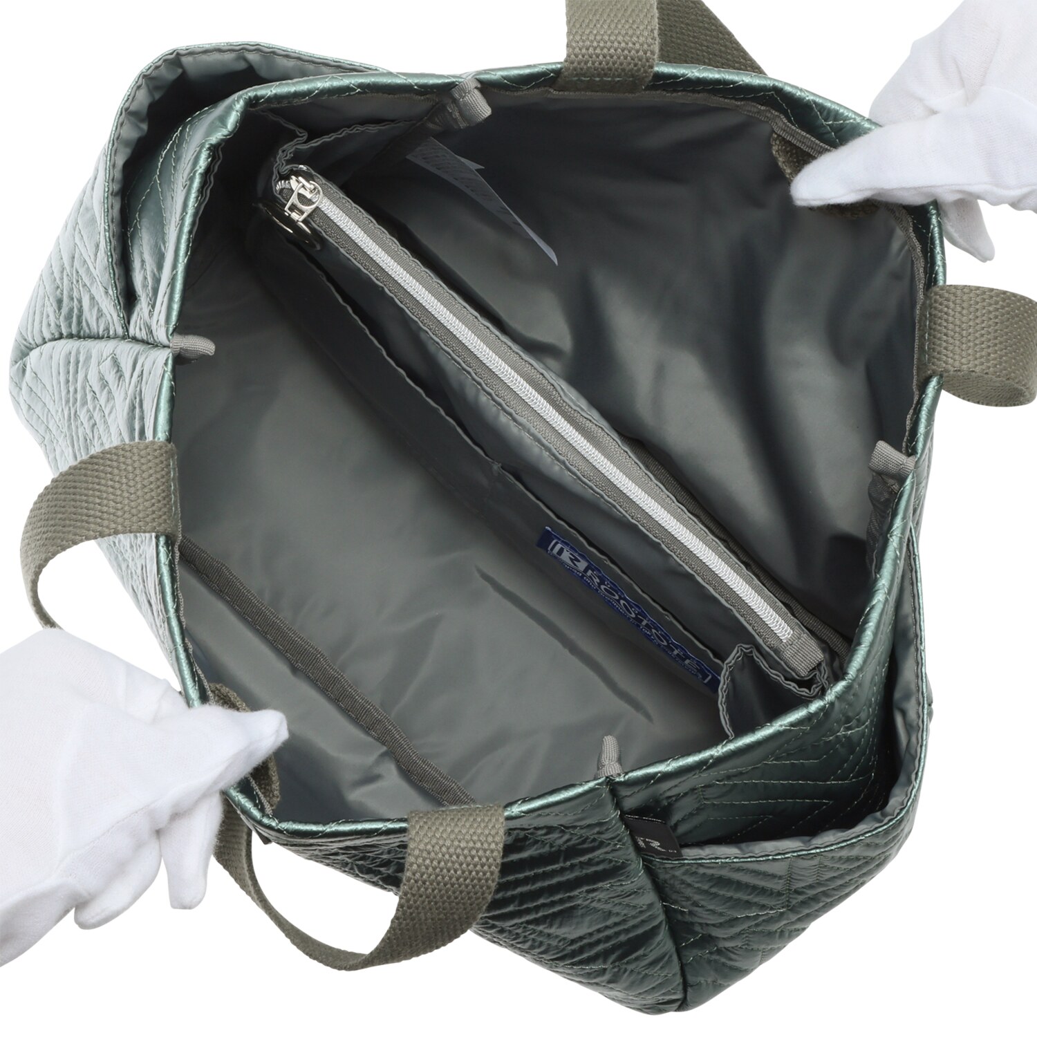 ルートート バッグインバッグ機能で 中身の整理整頓が可能！ 大人キルティング デリトートバッグ