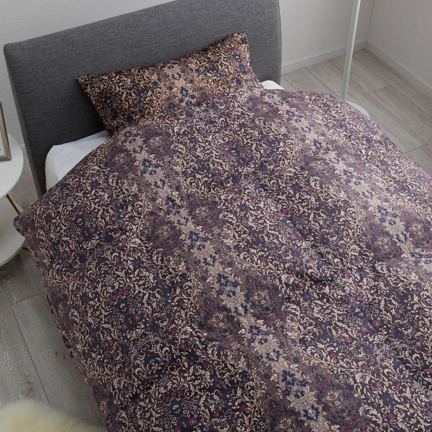 西川　最高峰の暖かさ！ 厳選ハンガリー産 羽毛の王様 マザーグースダウン９５％ 防ダニ＆綿１００％サテン 羽毛掛けふとん ＜シングル＞