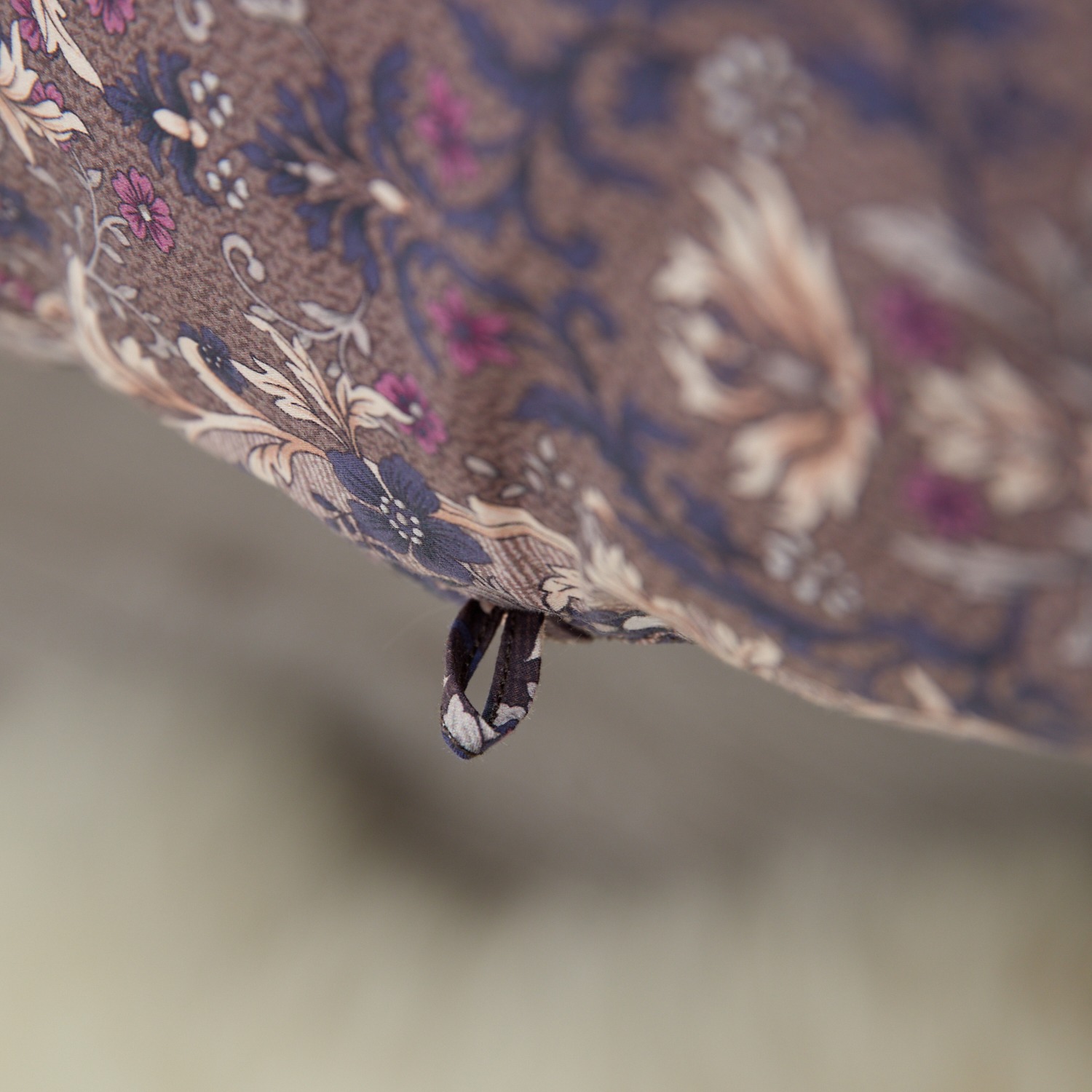 西川　最高峰の暖かさ！ 厳選ハンガリー産 羽毛の王様 マザーグースダウン９５％ 防ダニ＆綿１００％サテン 羽毛掛けふとん ＜クイーン＞