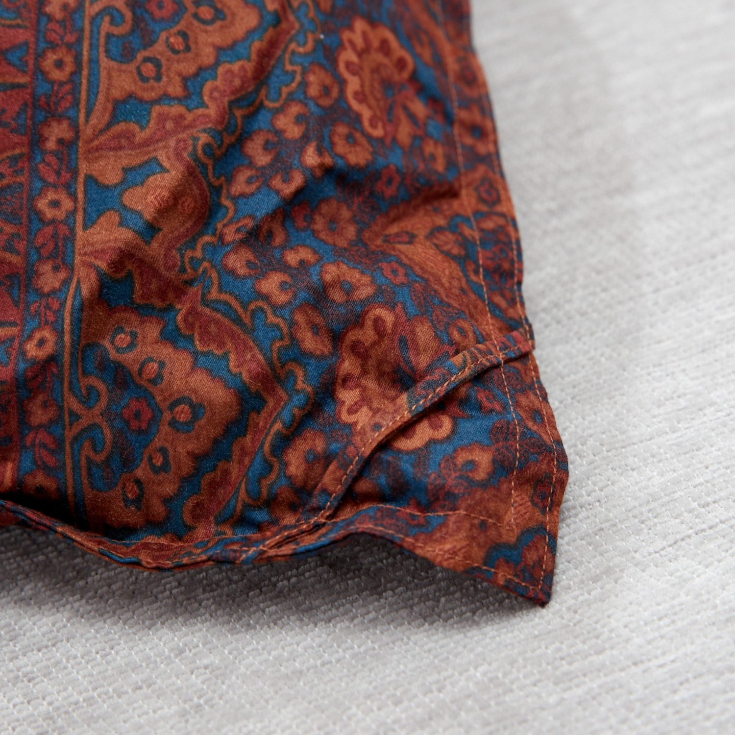 西川グース 　最高峰ダウンパワー！ 厳選ハンガリー産 グースダウン９３％ 防ダニ＆綿１００％サテン 羽毛掛けふとん ＜セミダブル＞