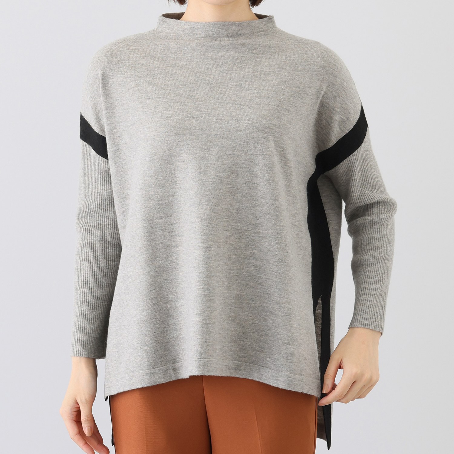 フーア ラインデザイン プルオーバー