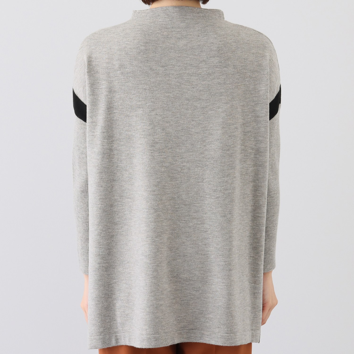 フーア ラインデザイン プルオーバー