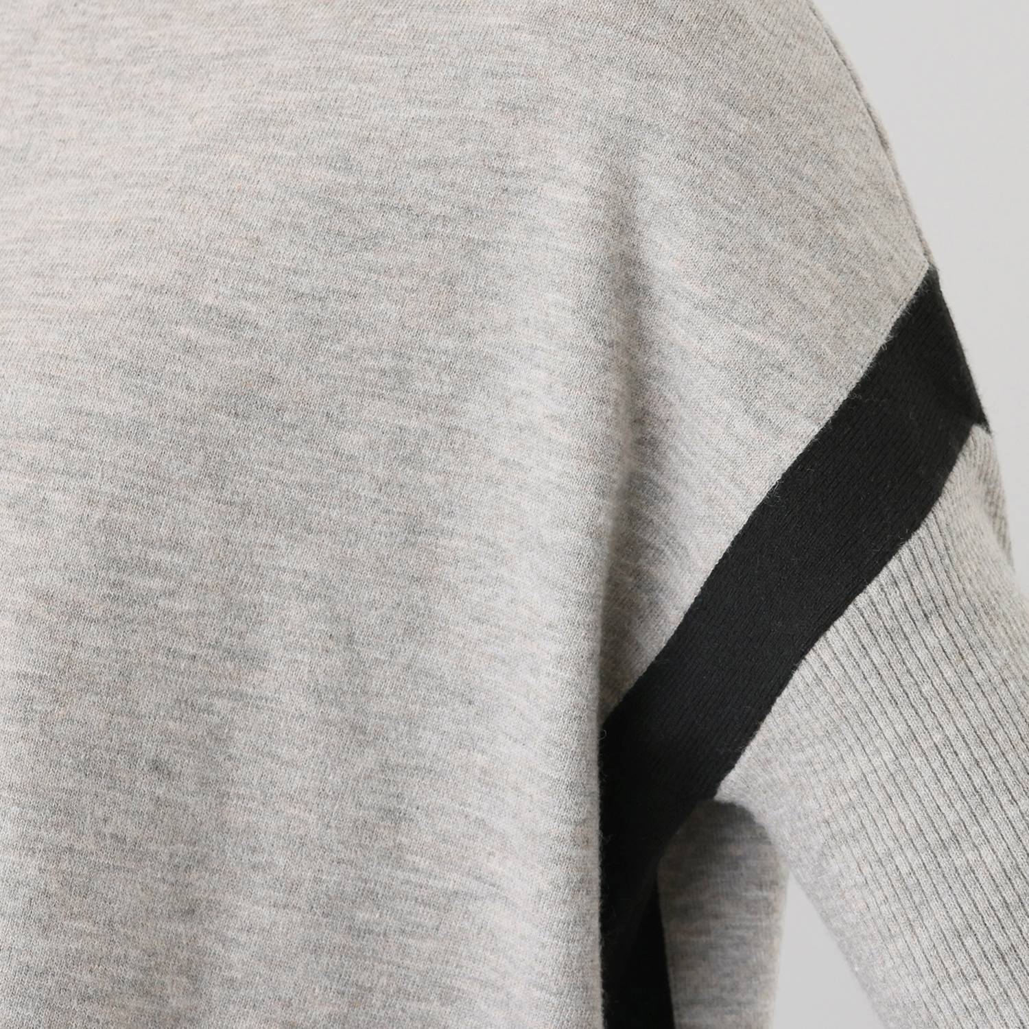 フーア ラインデザイン プルオーバー