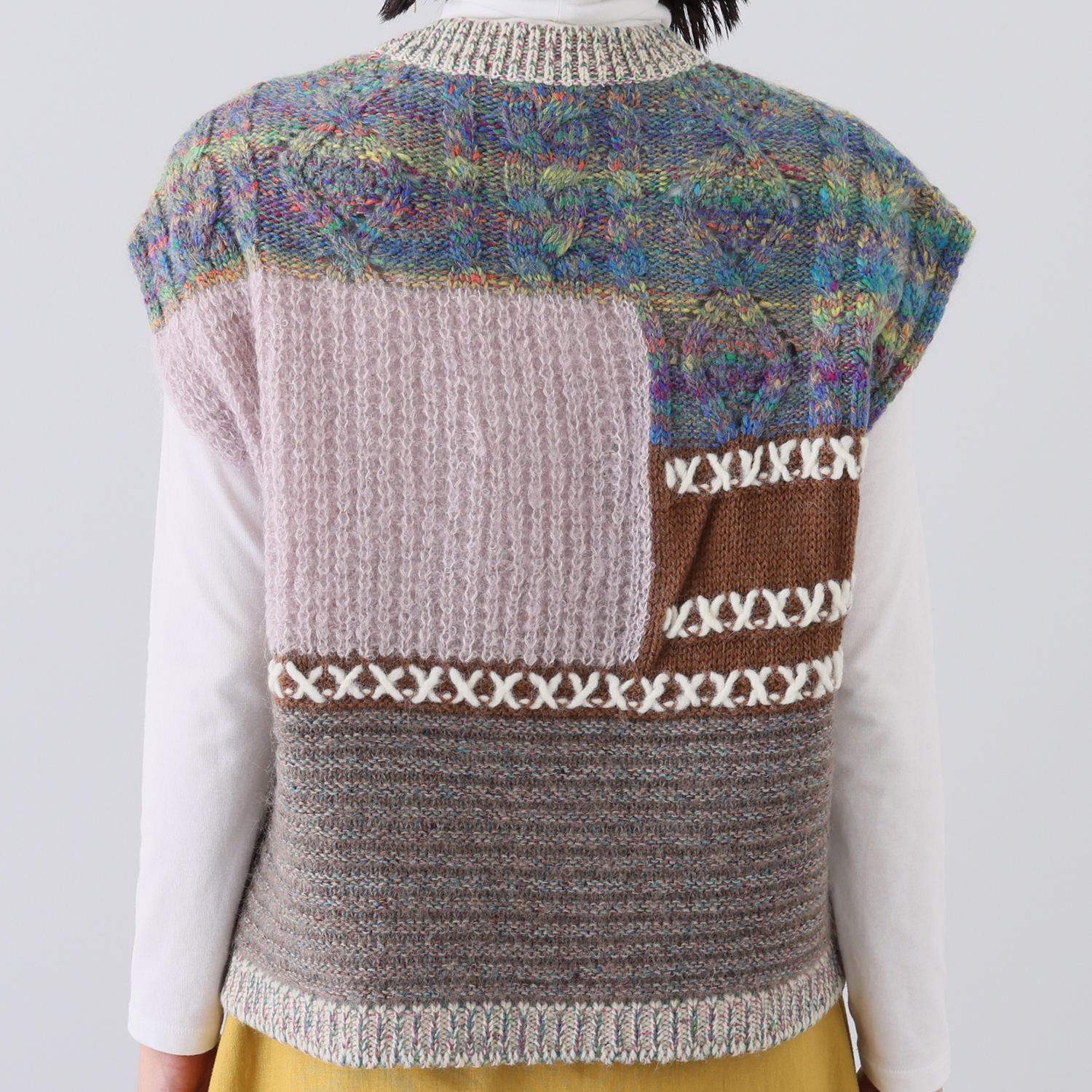 エム　アンド　キョウコ パッチワーク風デザイン ニットベスト