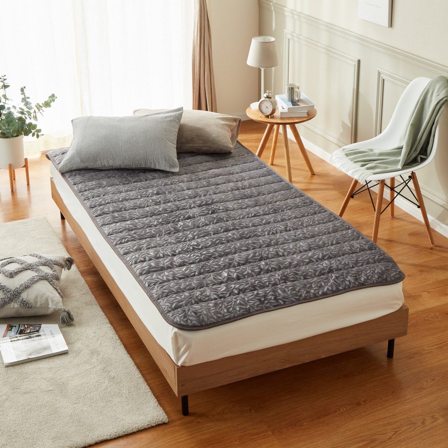 西川 ゴム無しでもズレにくい！ 吸湿発熱 置くらくホット 敷きパッド ＜シングル＞