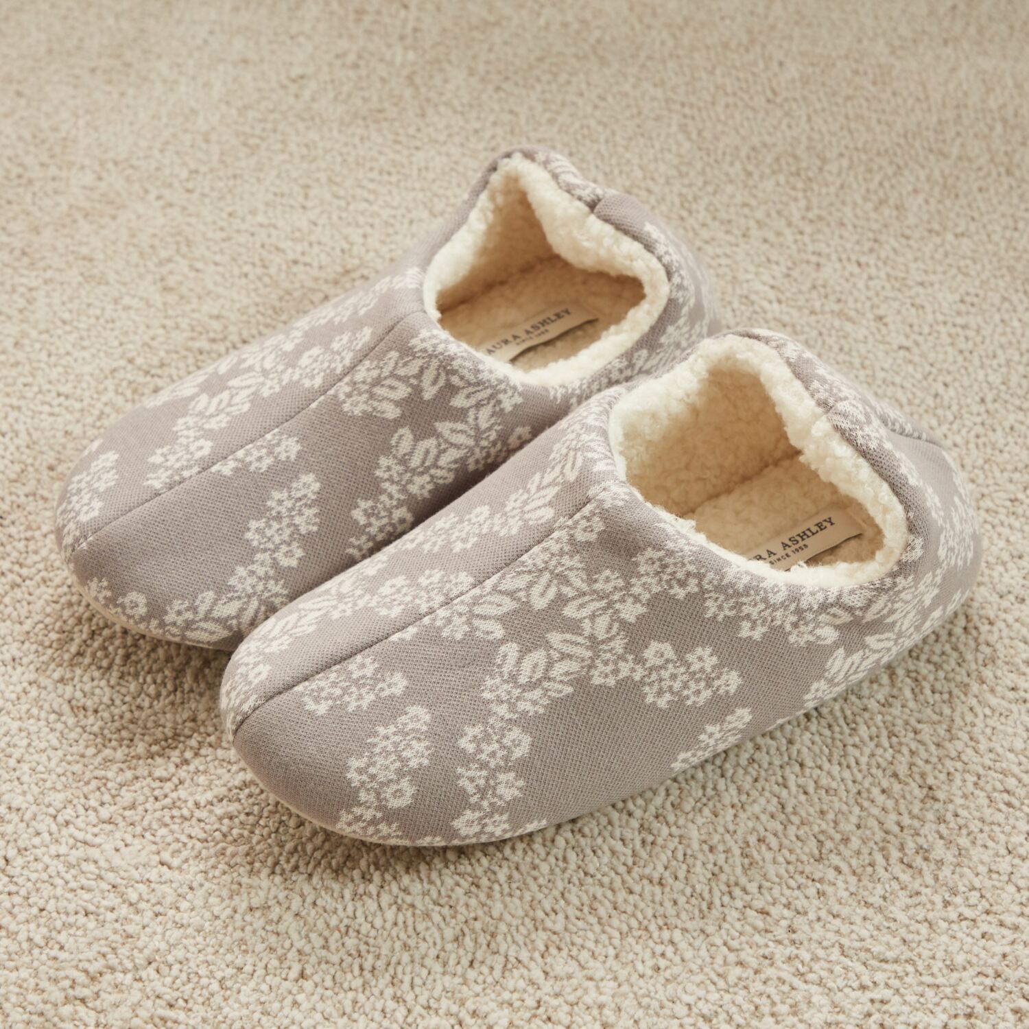ローラアシュレイ “ブラックリー” ルームシューズ ＜２４ｃｍ＞