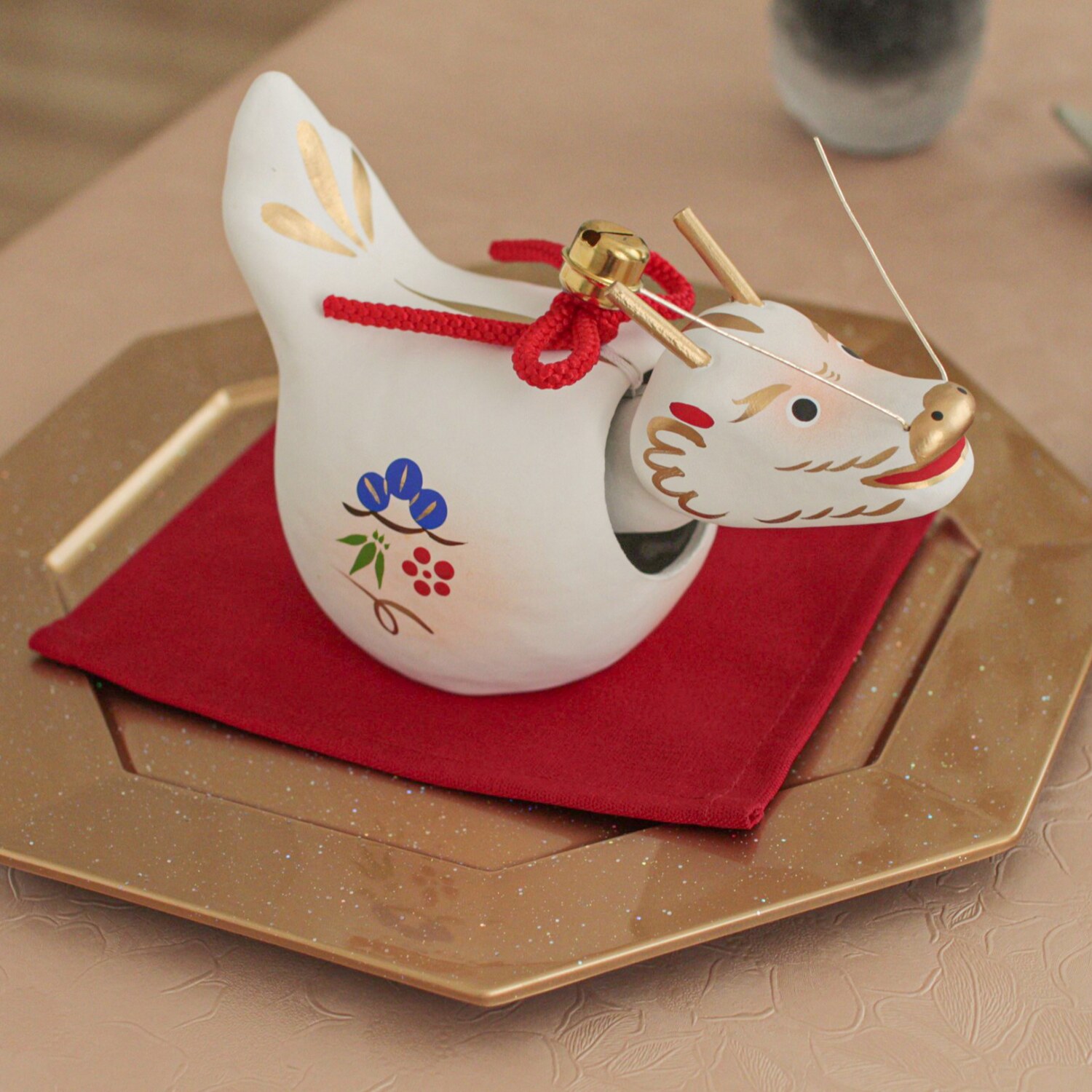 首振り松竹梅　辰　張り子 敷物付