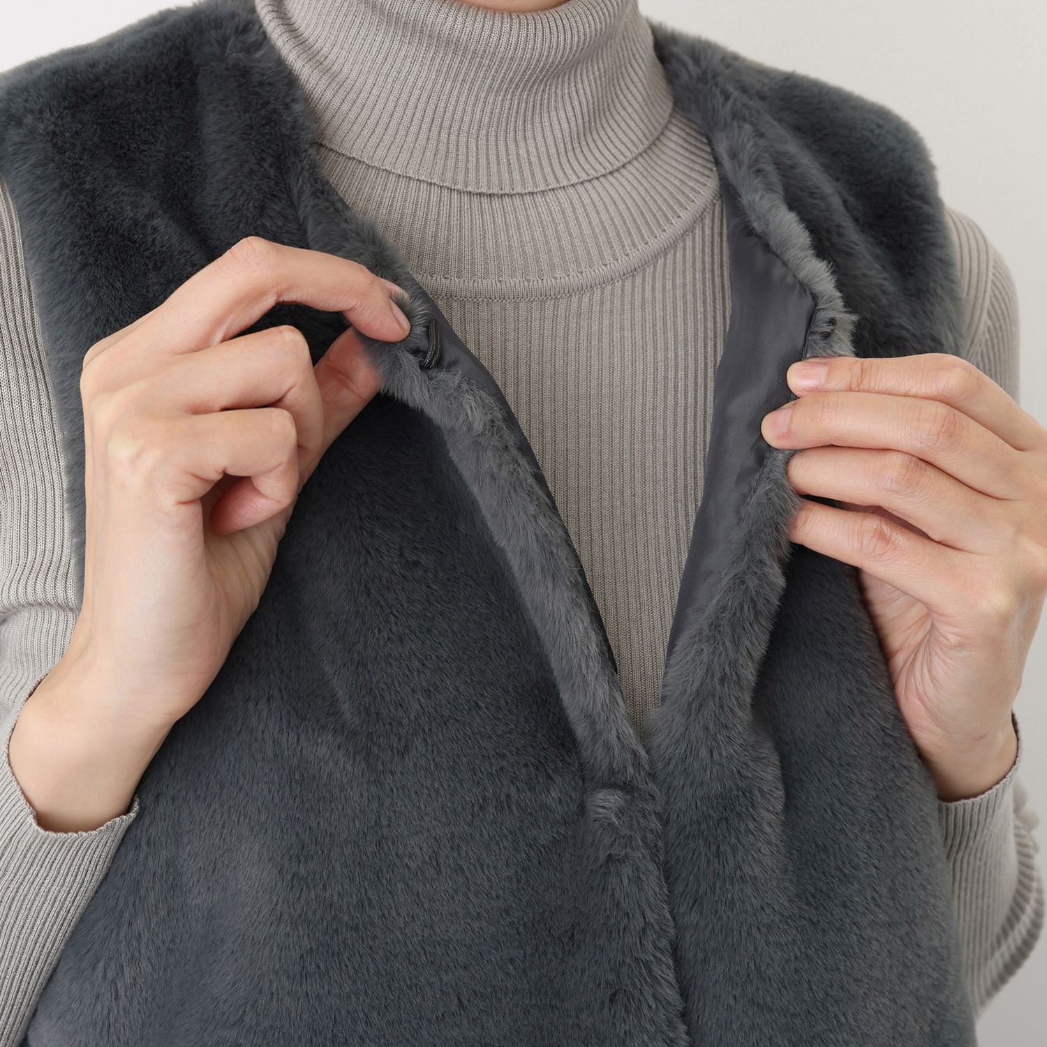 ティエドゥール フェイクファー ラウンドネックベスト