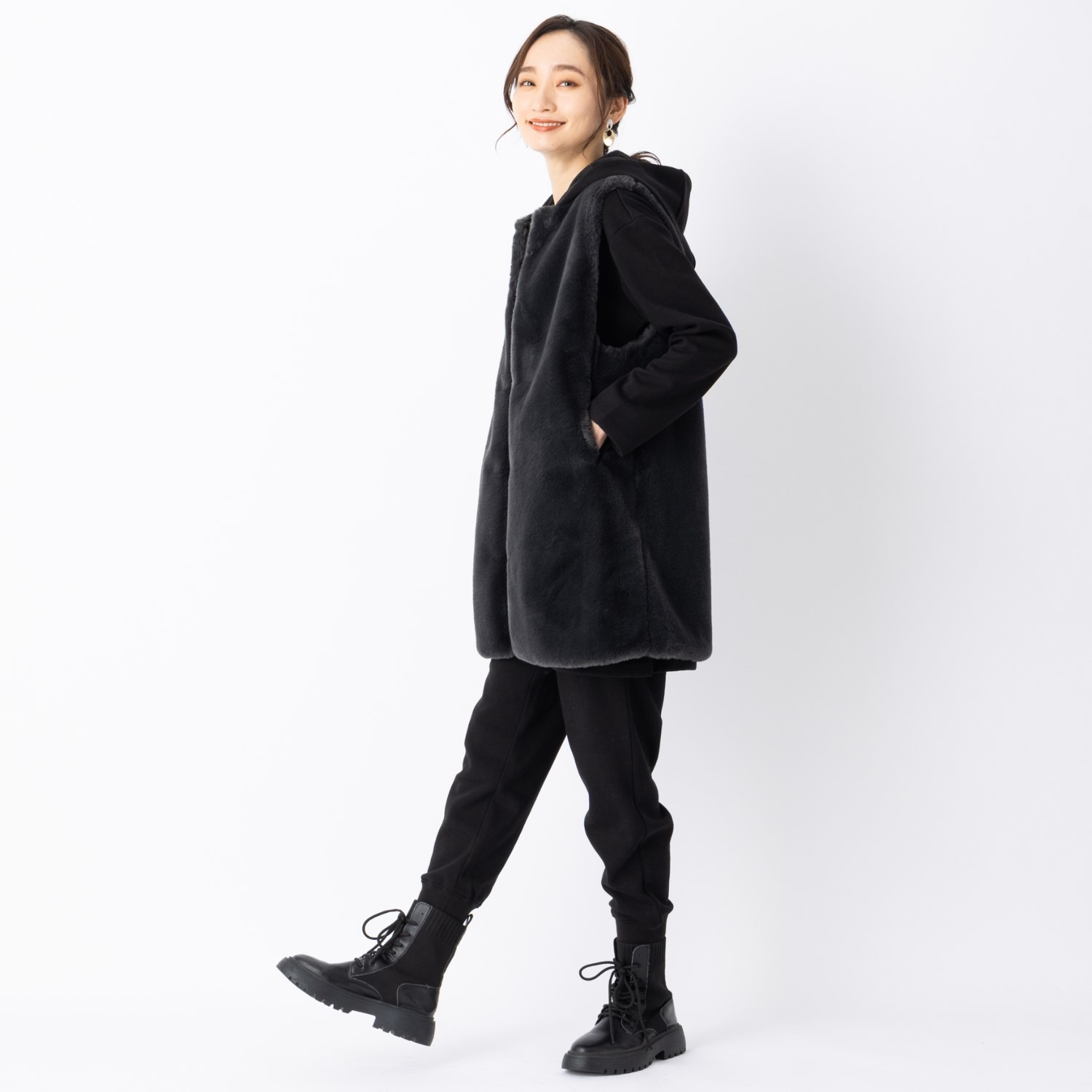 ティエドゥール フェイクファー ラウンドネックベスト