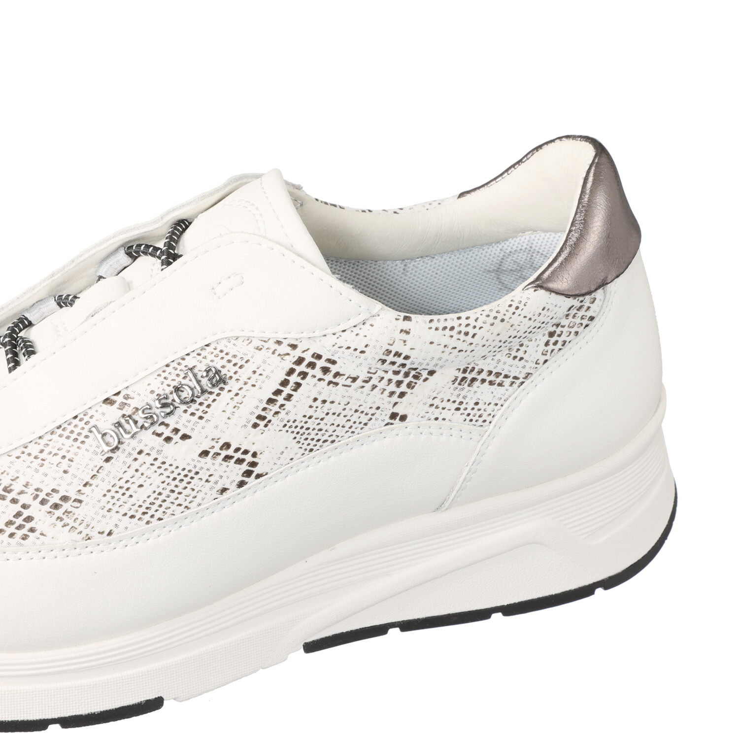 ブソラ ソフトカウレザー ダブルフィッティング スニーカー