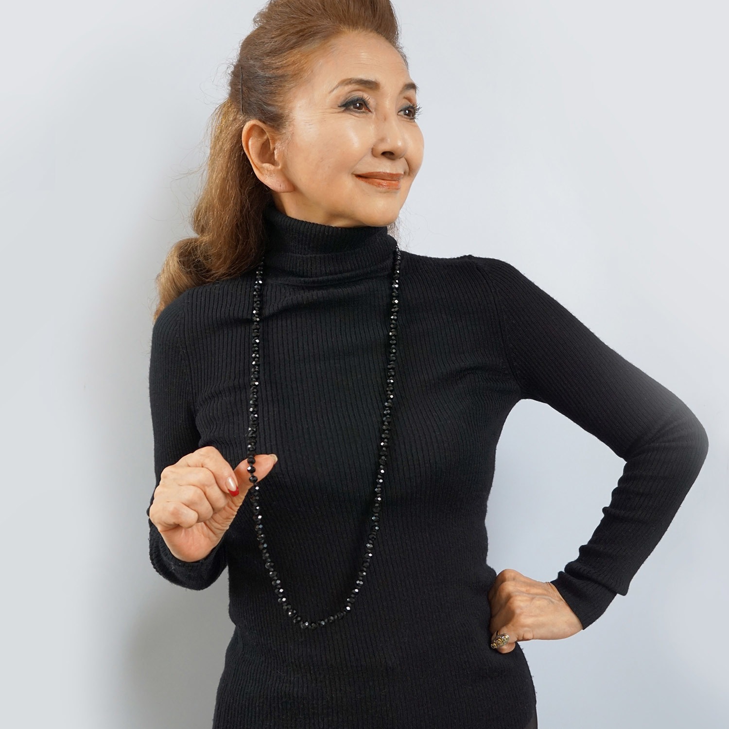 マダムヒロコ ビーズ＆ビジュウ刺しゅう ２ウェイ ジュエルストラップ スマホポーチ “ジュエルポッケ”