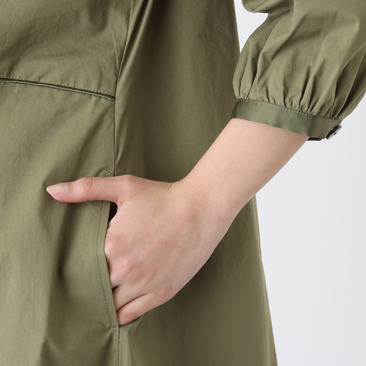 エスポア ストレッチ綿混ファイユ× サテン Ａラインワンピース ＜無地＞