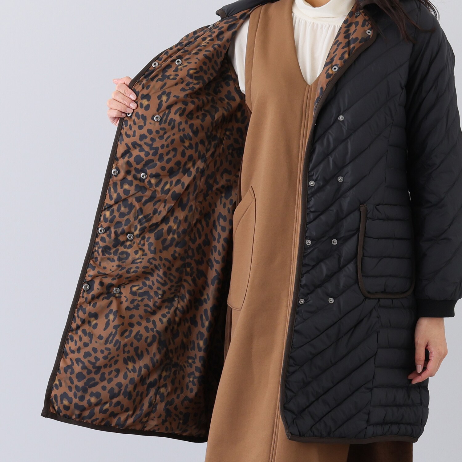 アンリック　オー　ブルー ウルトラ軽量ダウン 襟アレンジ パイピングアクセント コート