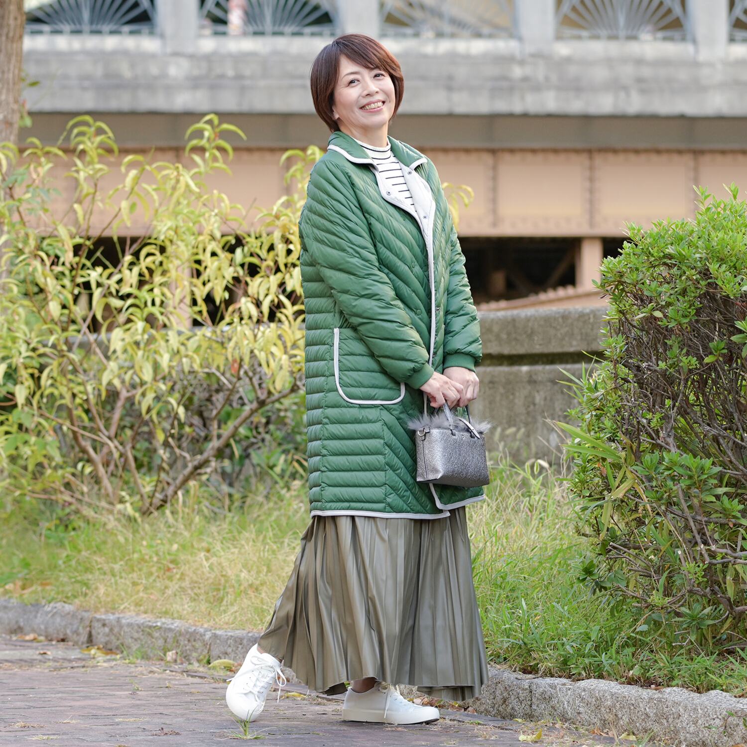 アンリック　オー　ブルー ウルトラ軽量ダウン 襟アレンジ パイピングアクセント コート