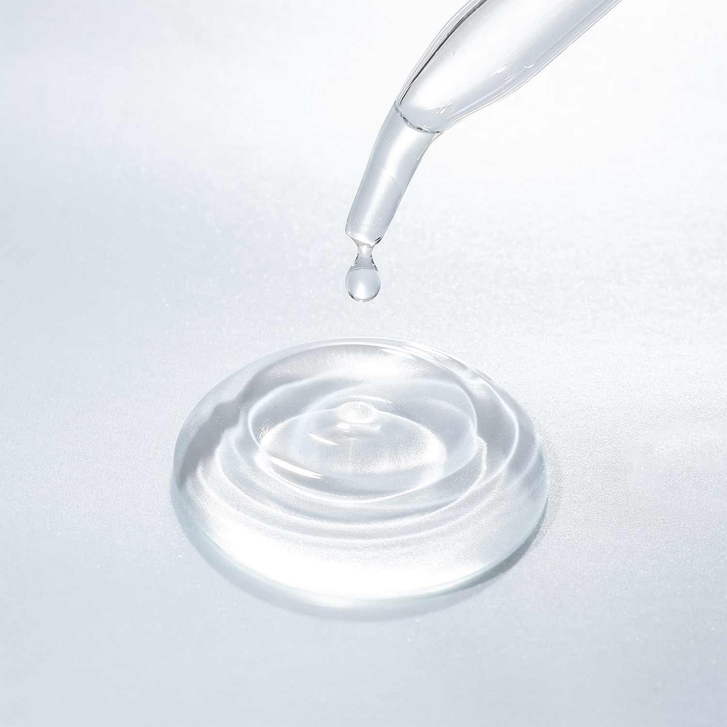 リニューアル前商品 イチカ 先端培養研究から生まれた 話題のハリ成分配合！ ハリツヤ潤い なめらか肌へ導く美容液 ｉＰＳ−ＳＮＡエッセンス ２本セット