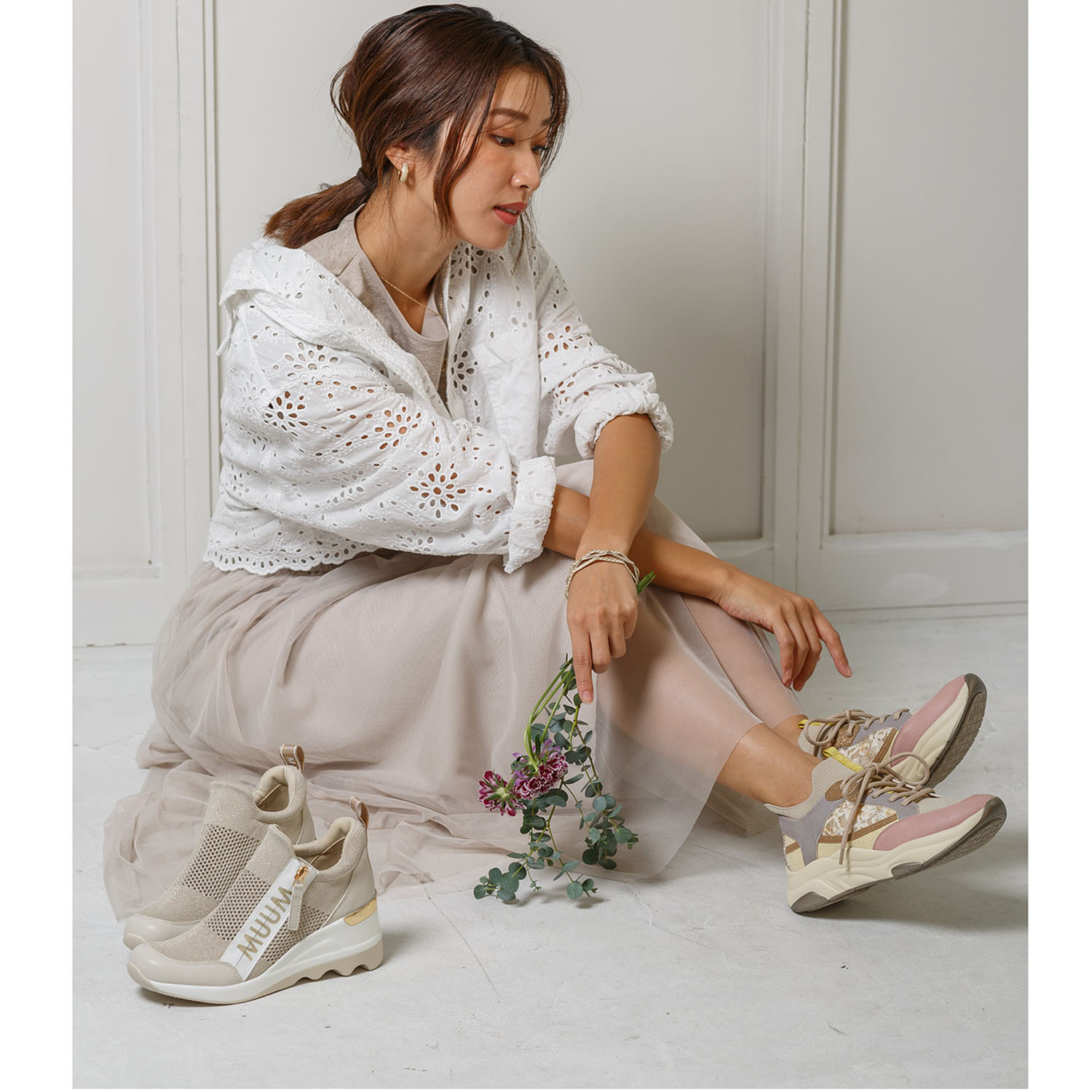 ムーム ニット ロゴファスナーアクセント ウェッジソール スニーカー