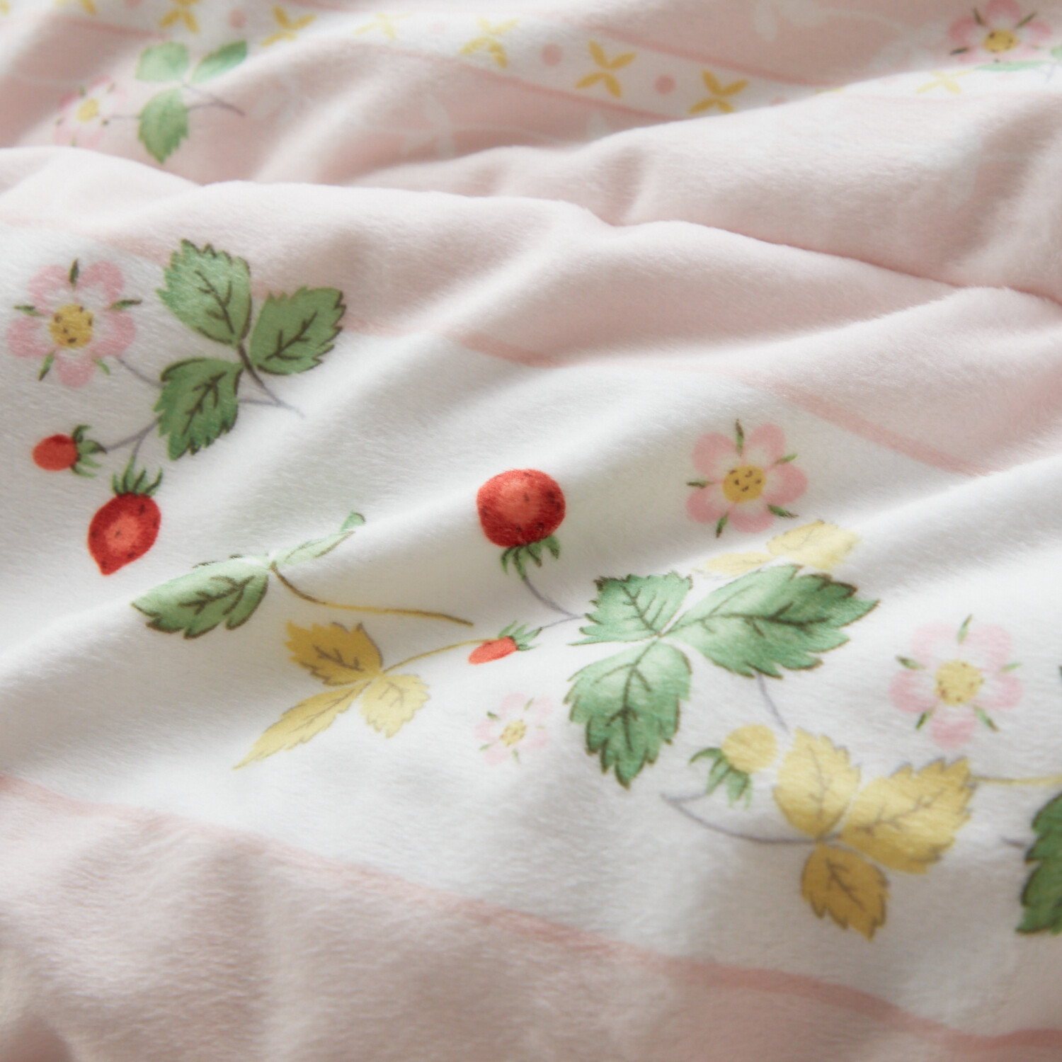 ウェッジウッド ワイルドストロベリー ふわもこ 肌掛けふとん ＜シングル＞